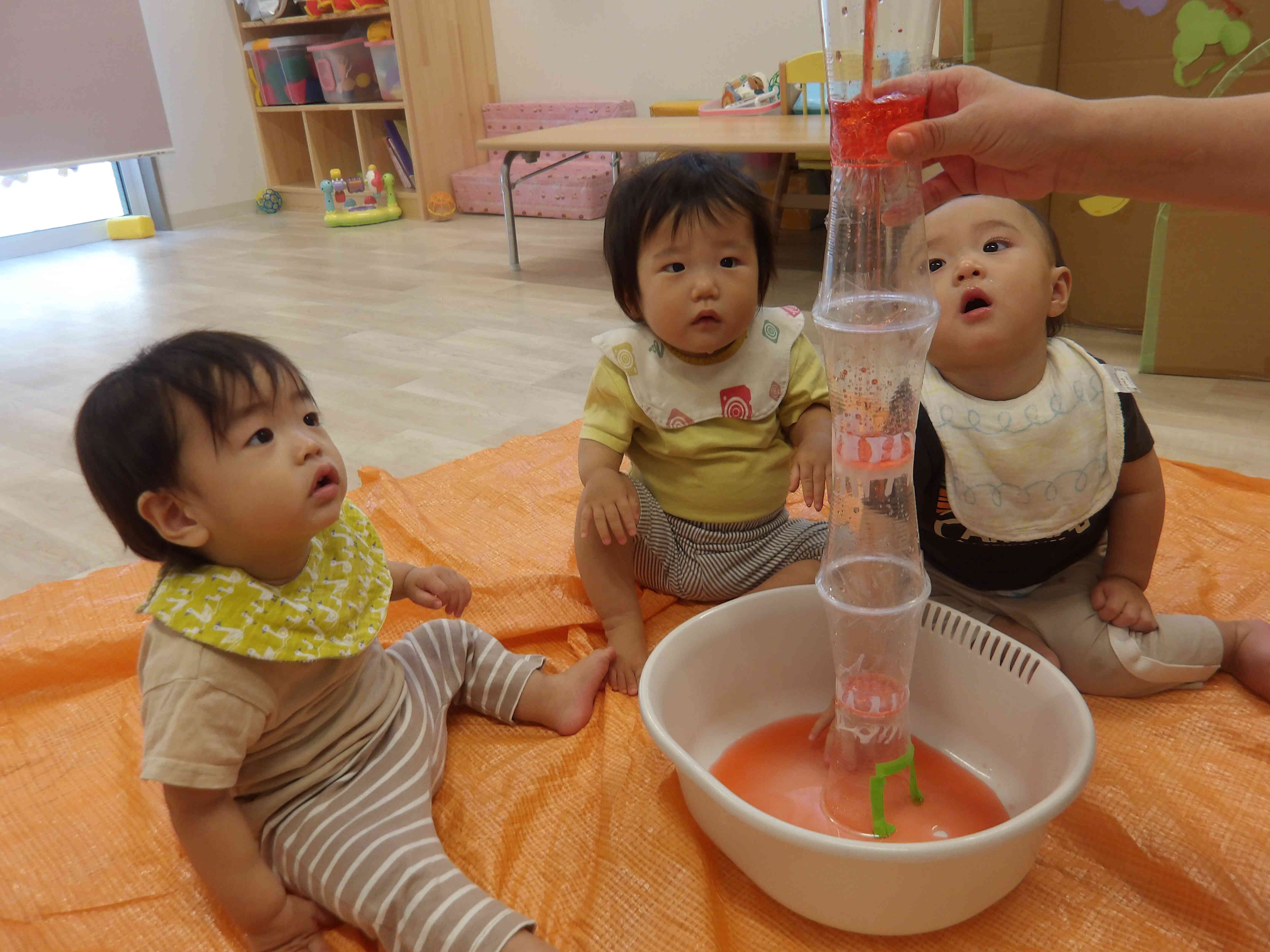 色水と氷で遊ぼう♪