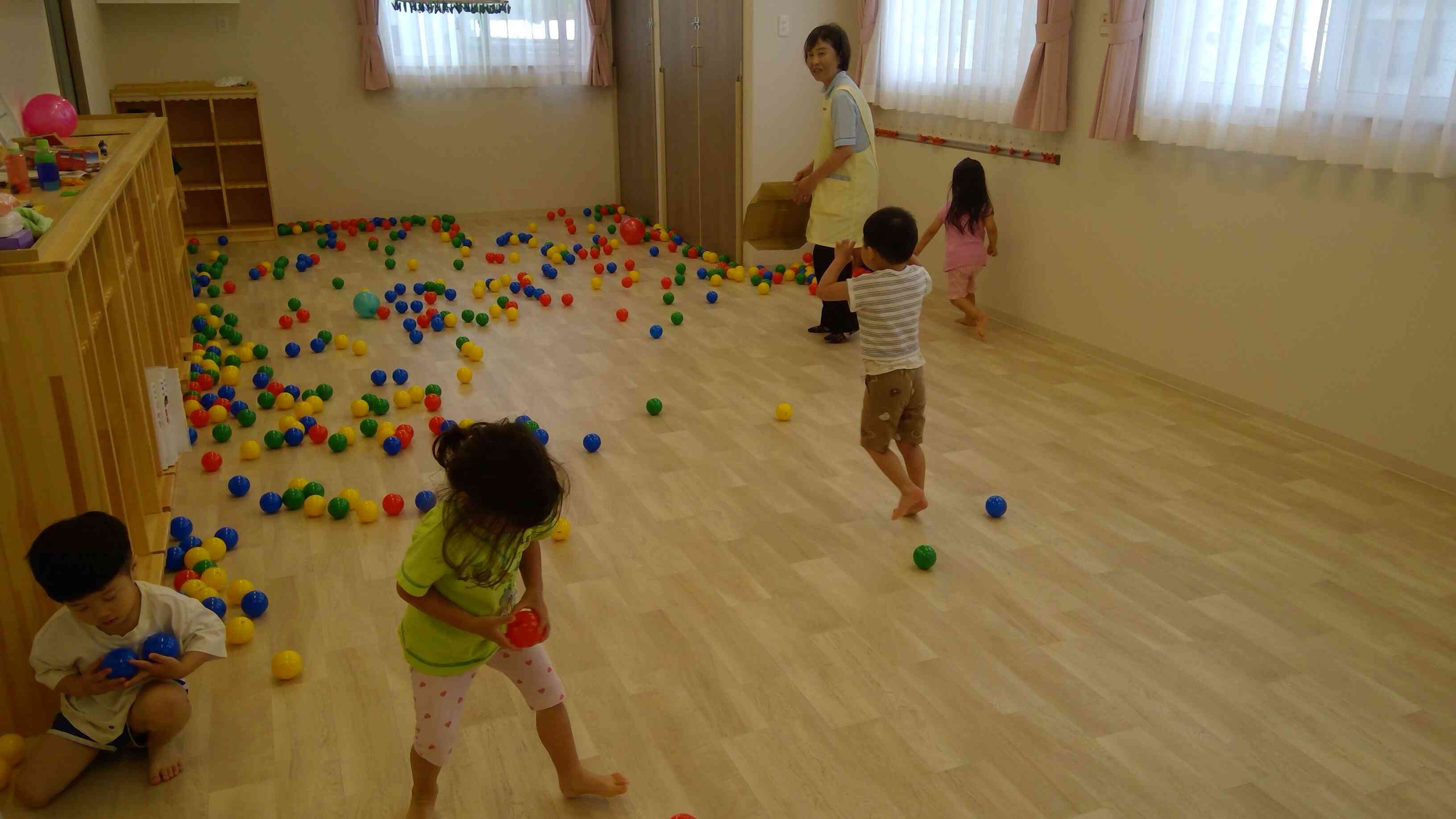 子育て広場 一緒に遊ぼう!!!カラーボール遊び!