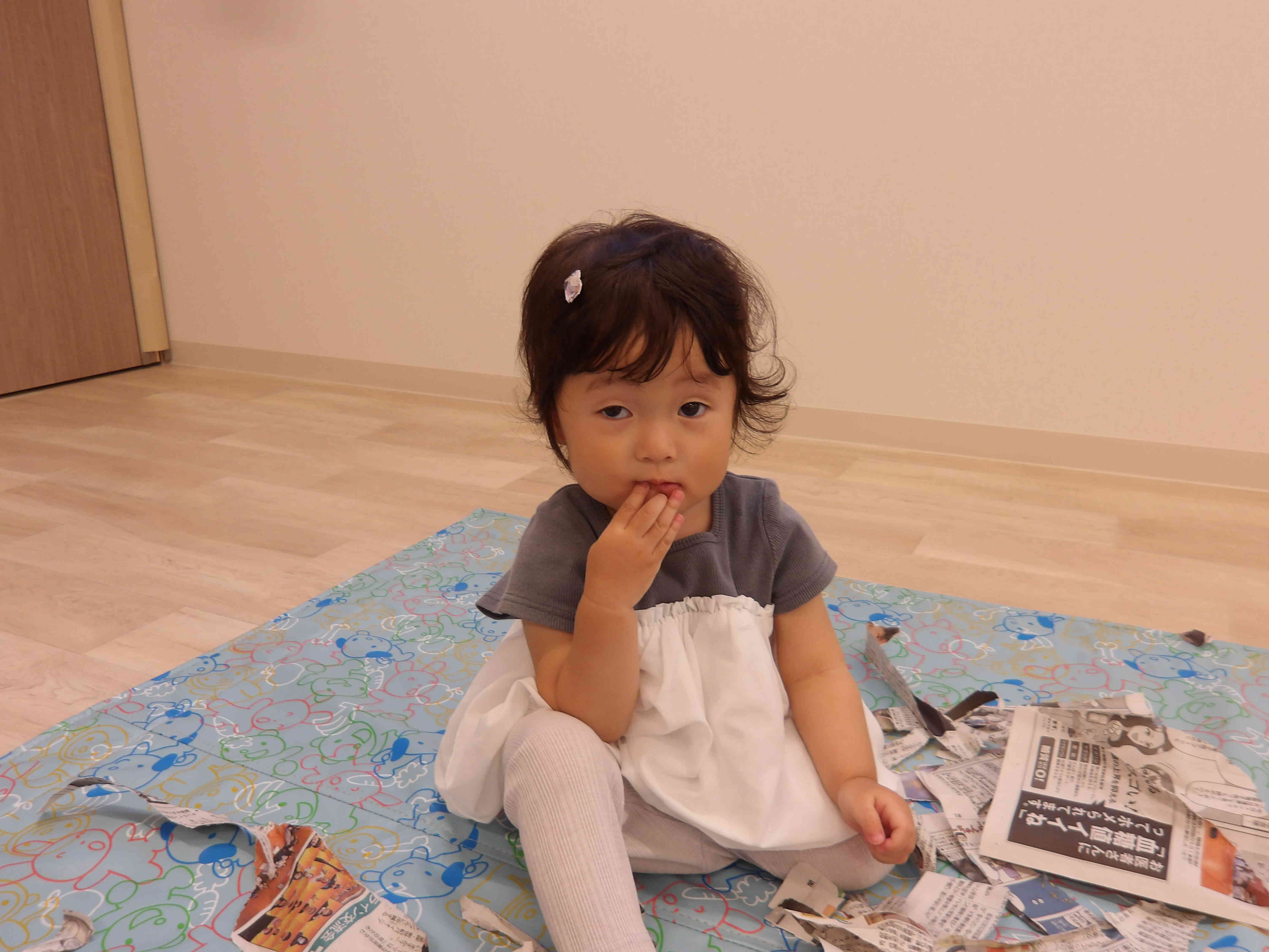 新聞紙遊びもしたよ♪