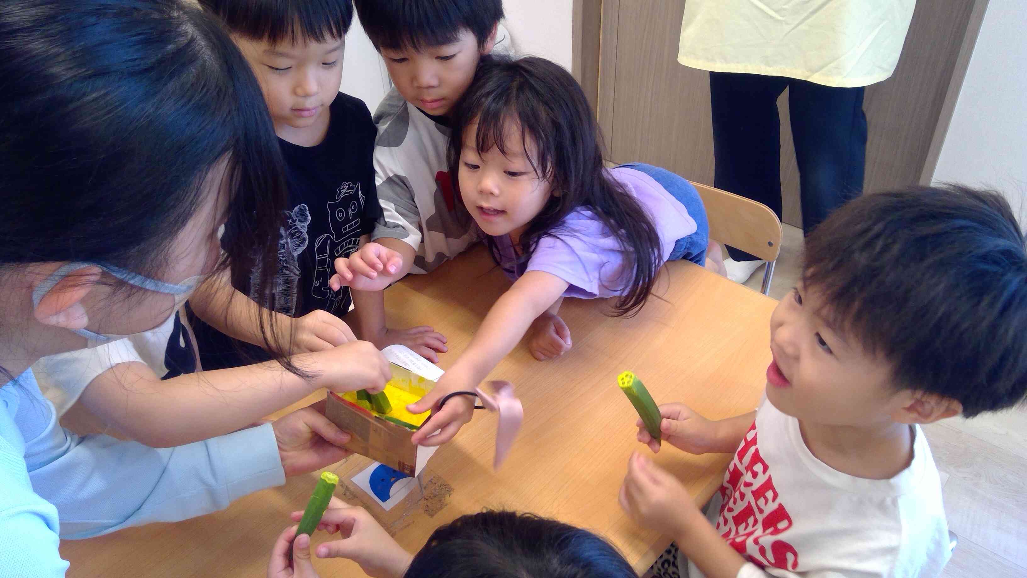 オクラは幼児クラスで育てたオクラを使ったよ！