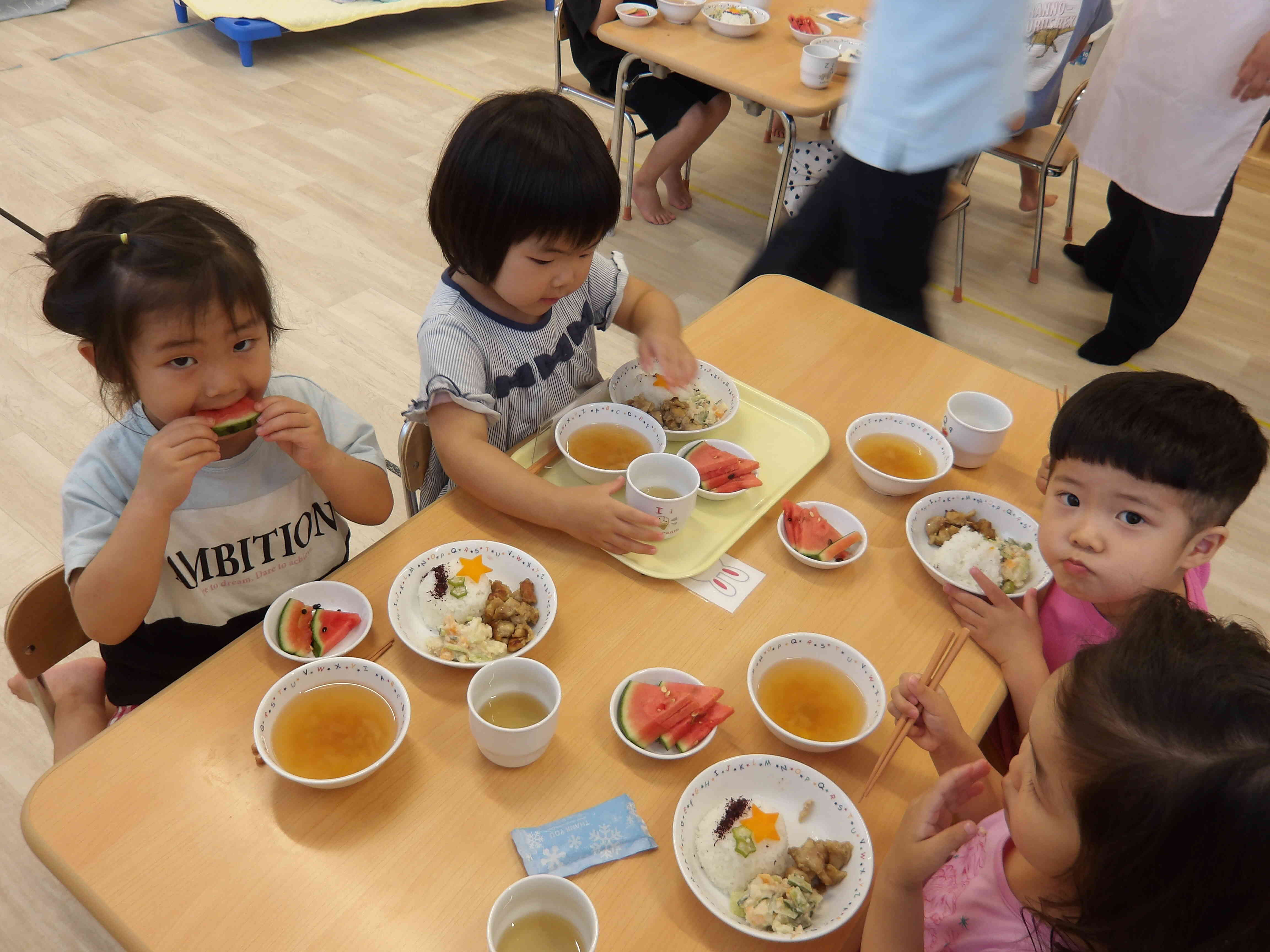 給食 おいしいねぇ~!!!