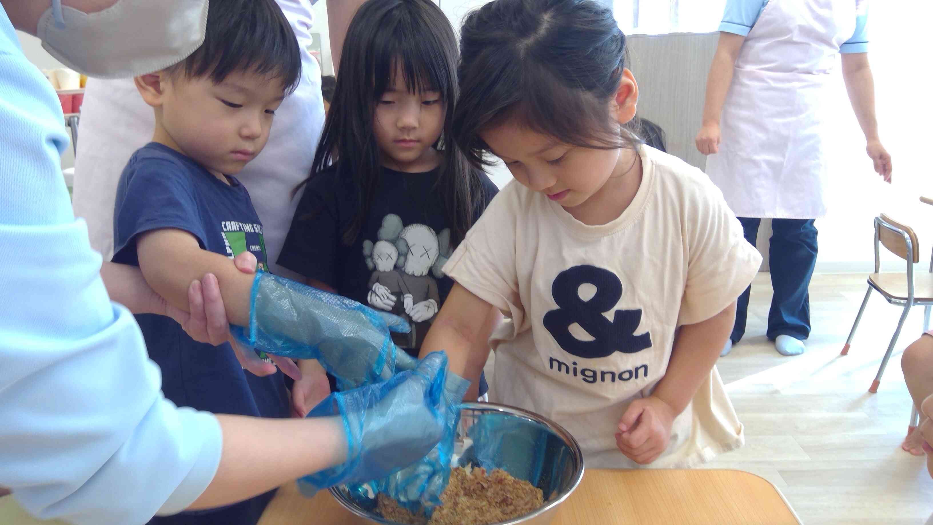 おにぎりにかける“ふりかけ”も手作りしたよ！