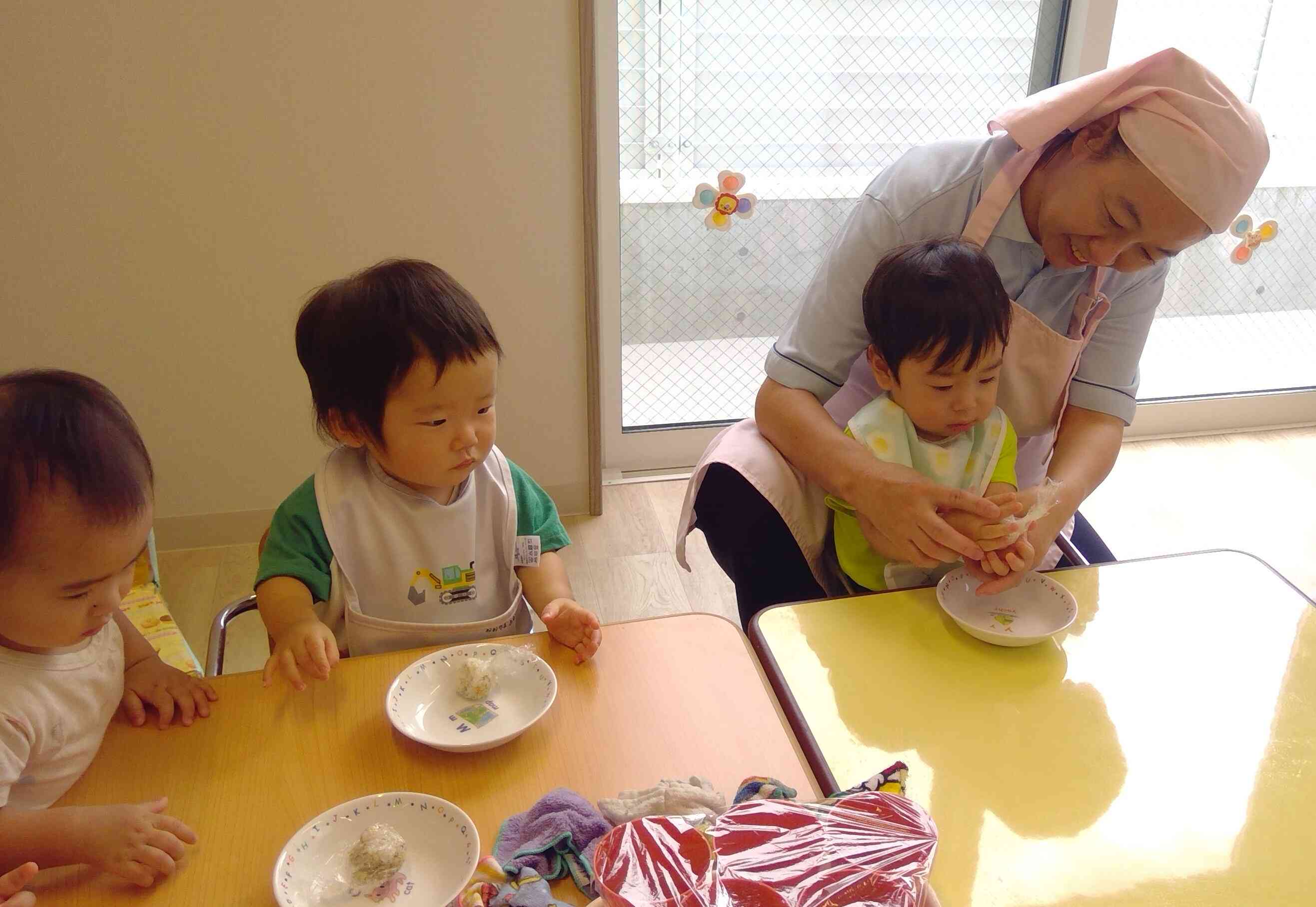 ひよこ組さんは先生といっしょに♪