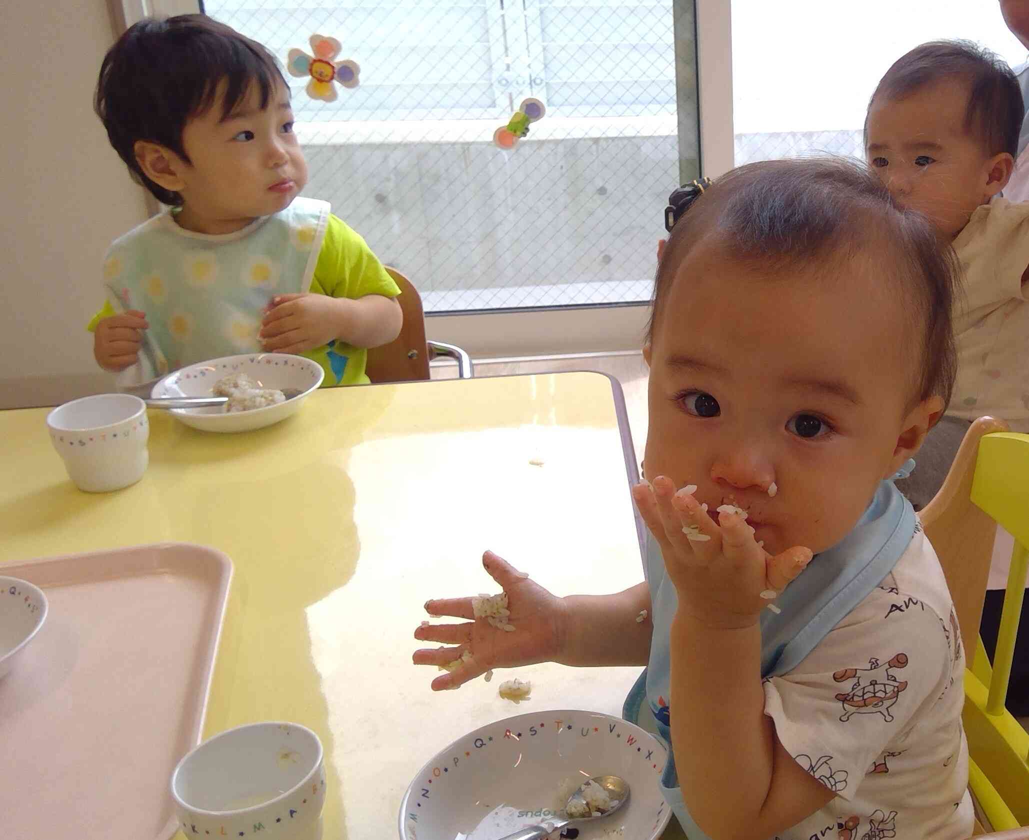 自分で作ったおにぎりに大満足のこども達でした♪
