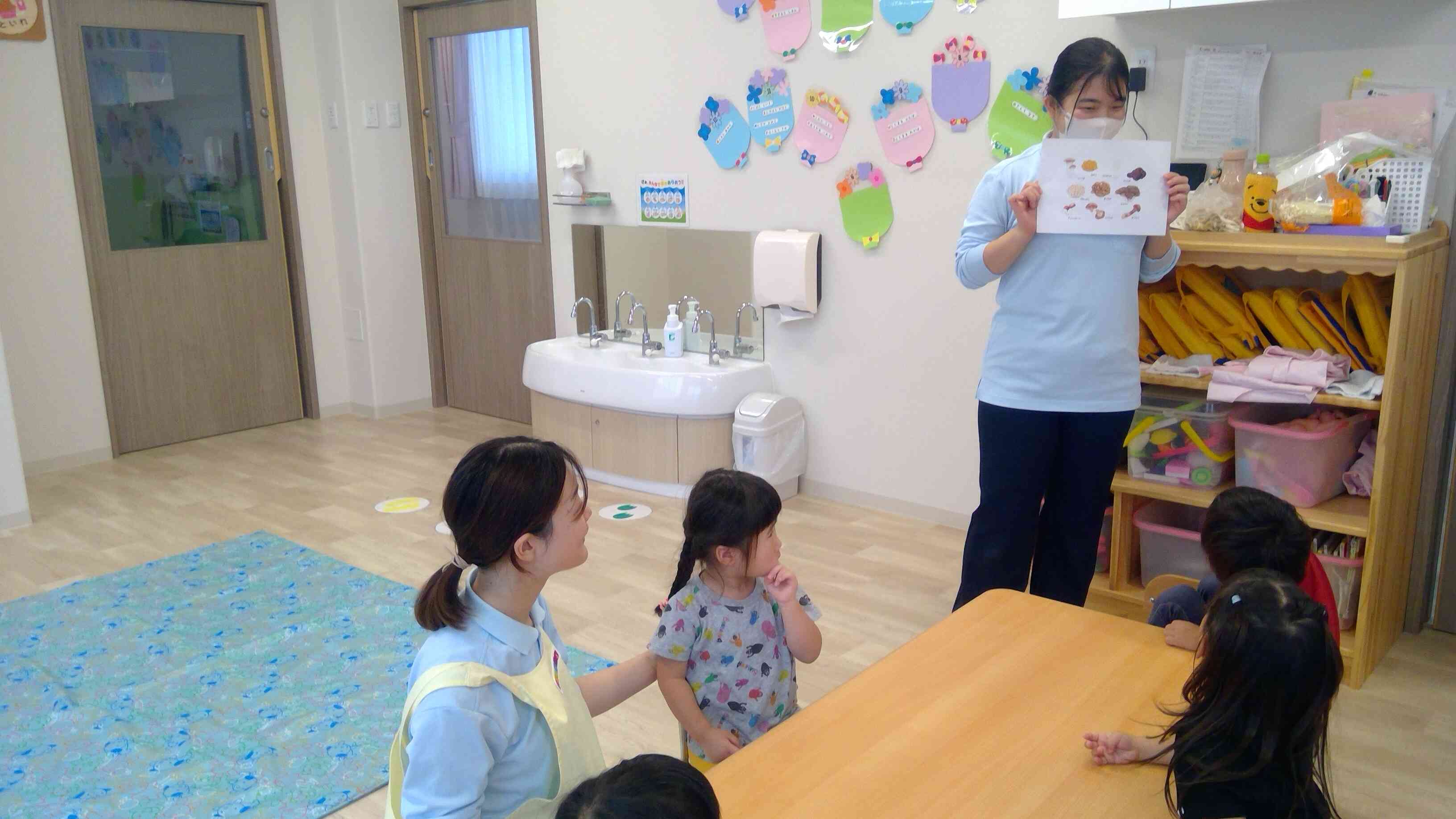 きのこをさいてみよう　２歳クラス