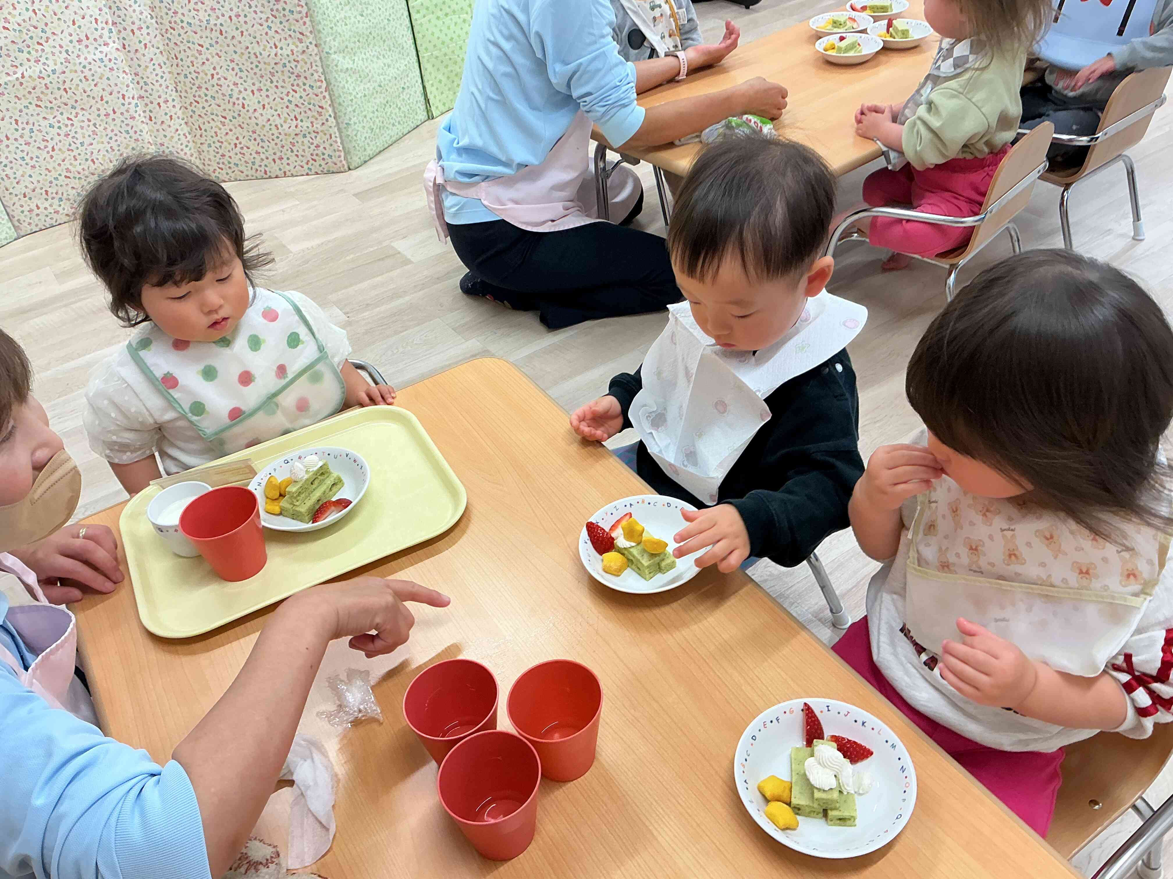 12月の食育～乳児クラス・ケーキ作り～