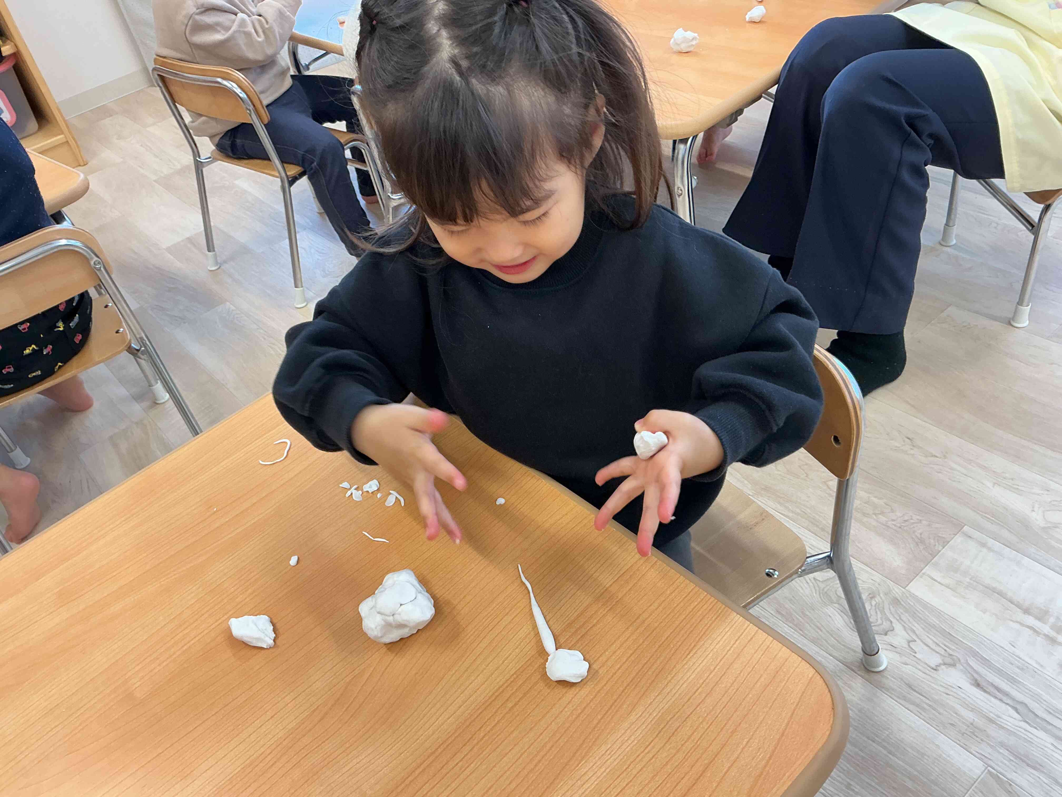 これはヘビさんがりんごを食べているんだよ♡