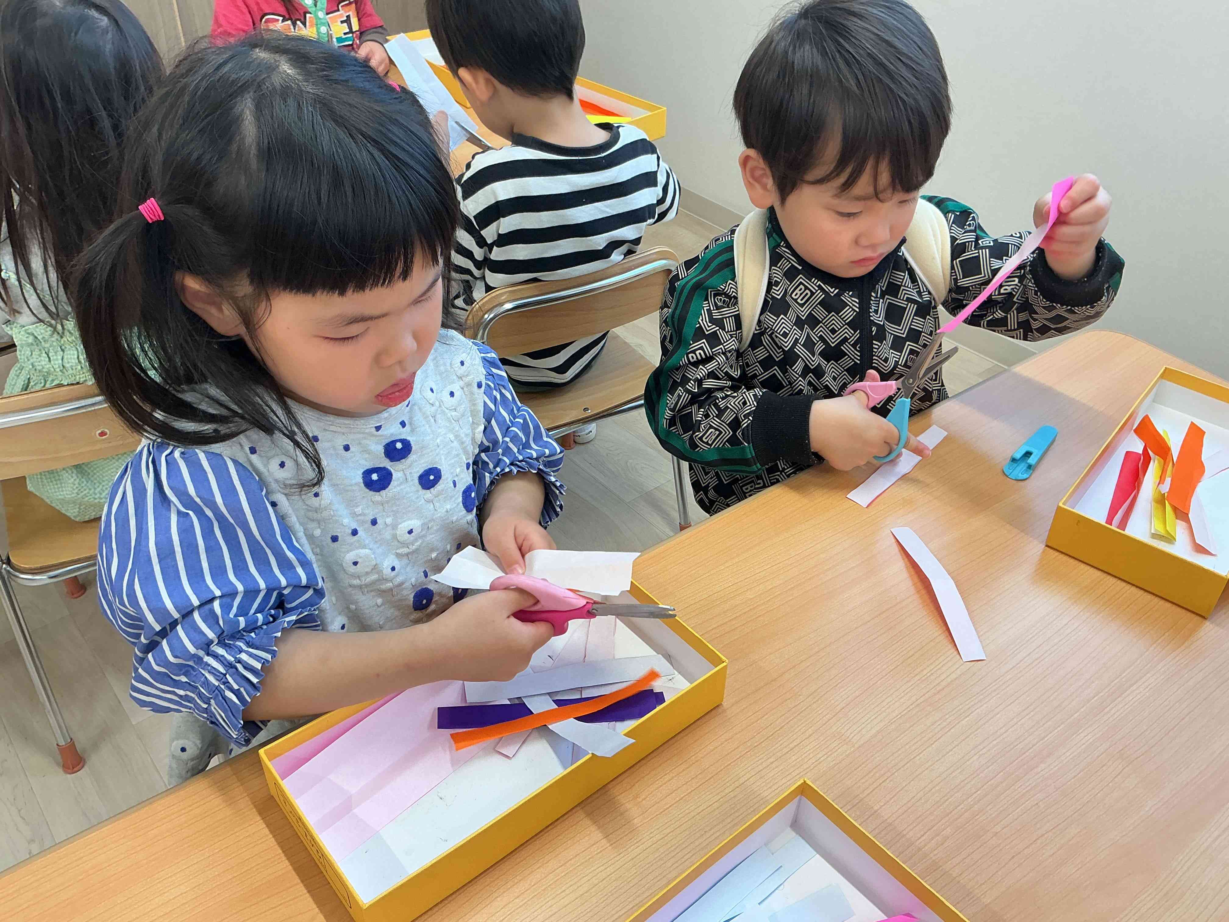 ハサミ難しい、、、