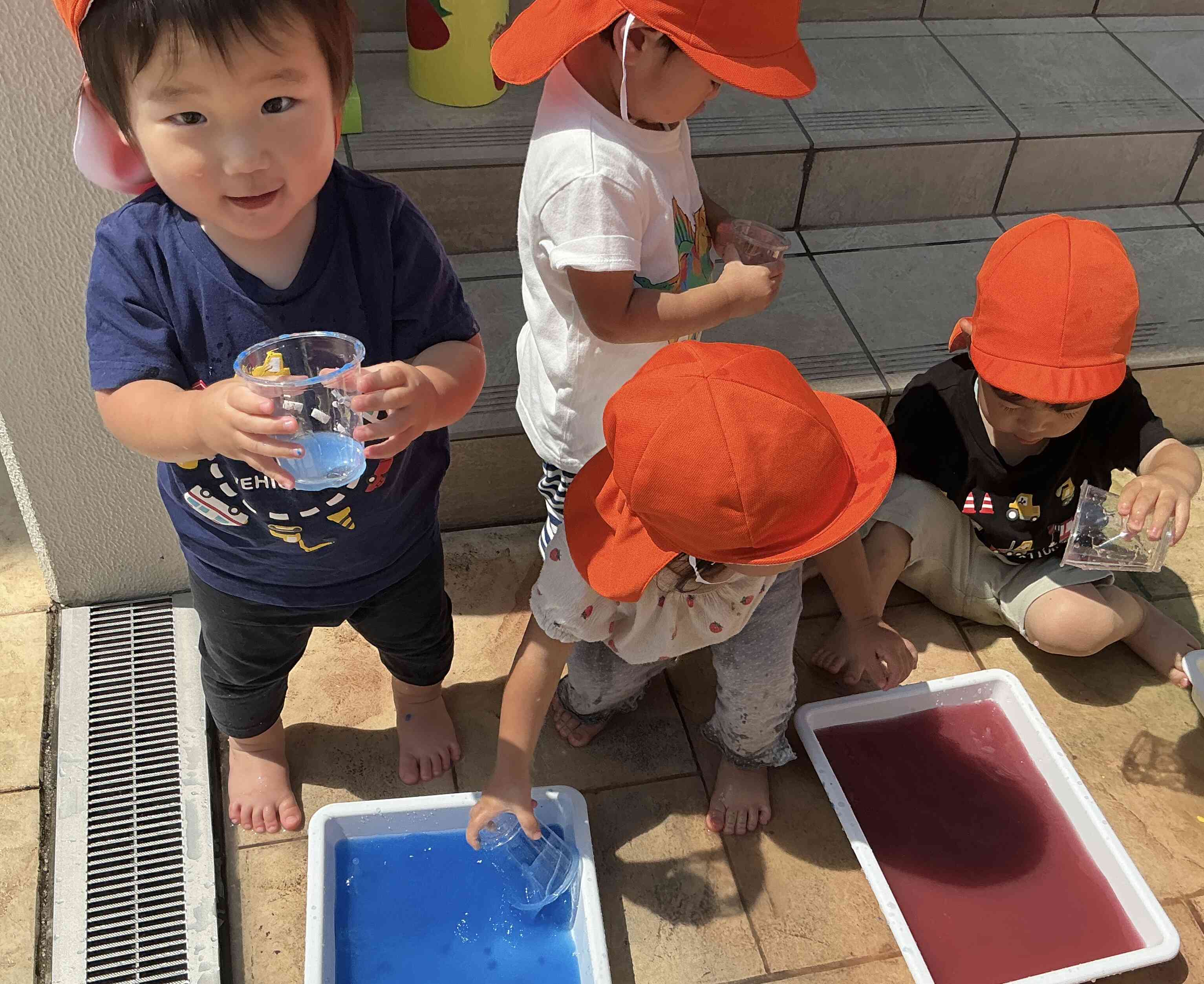 （1歳児）色水遊び