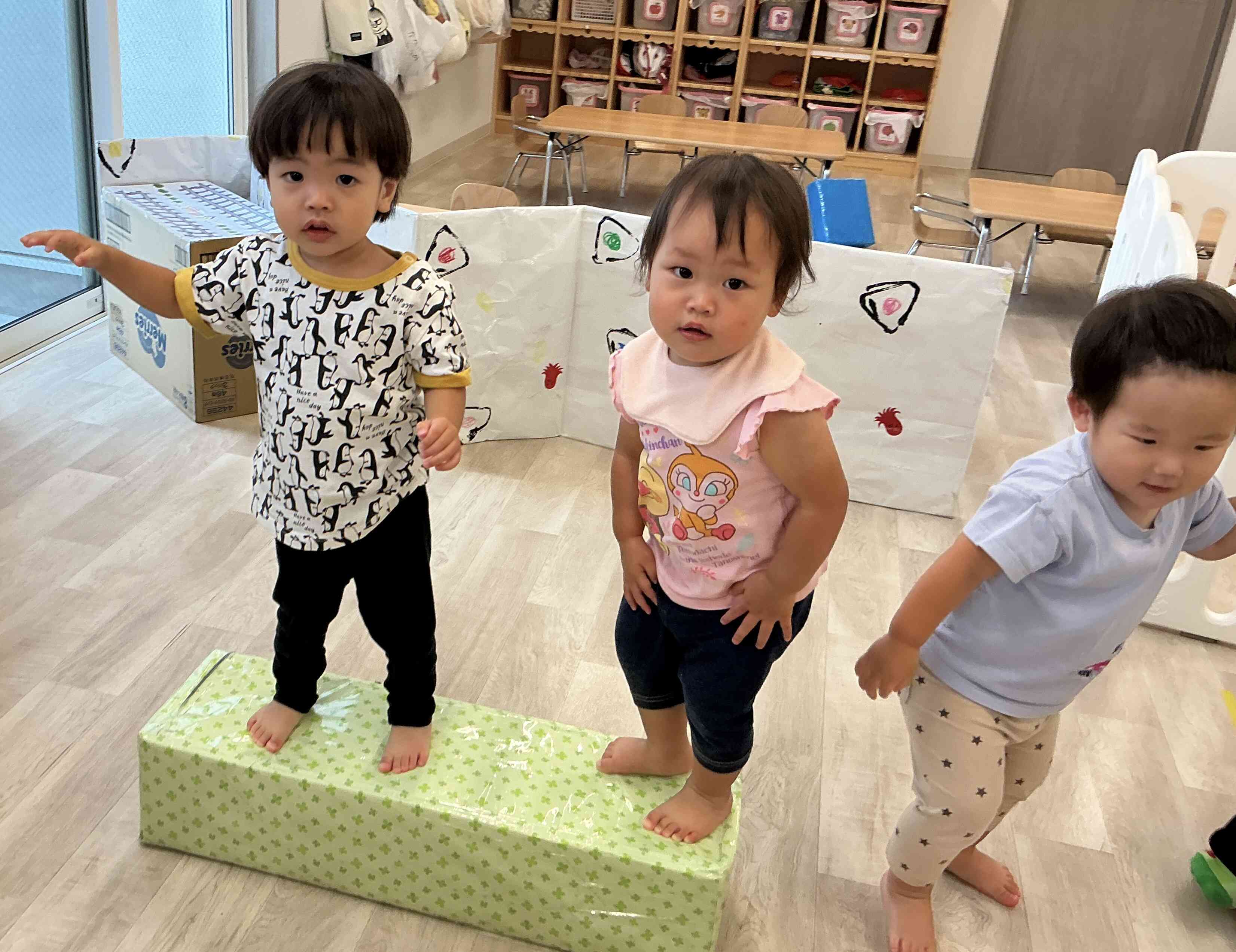 平均台！落ちないように歩けるよ‼
