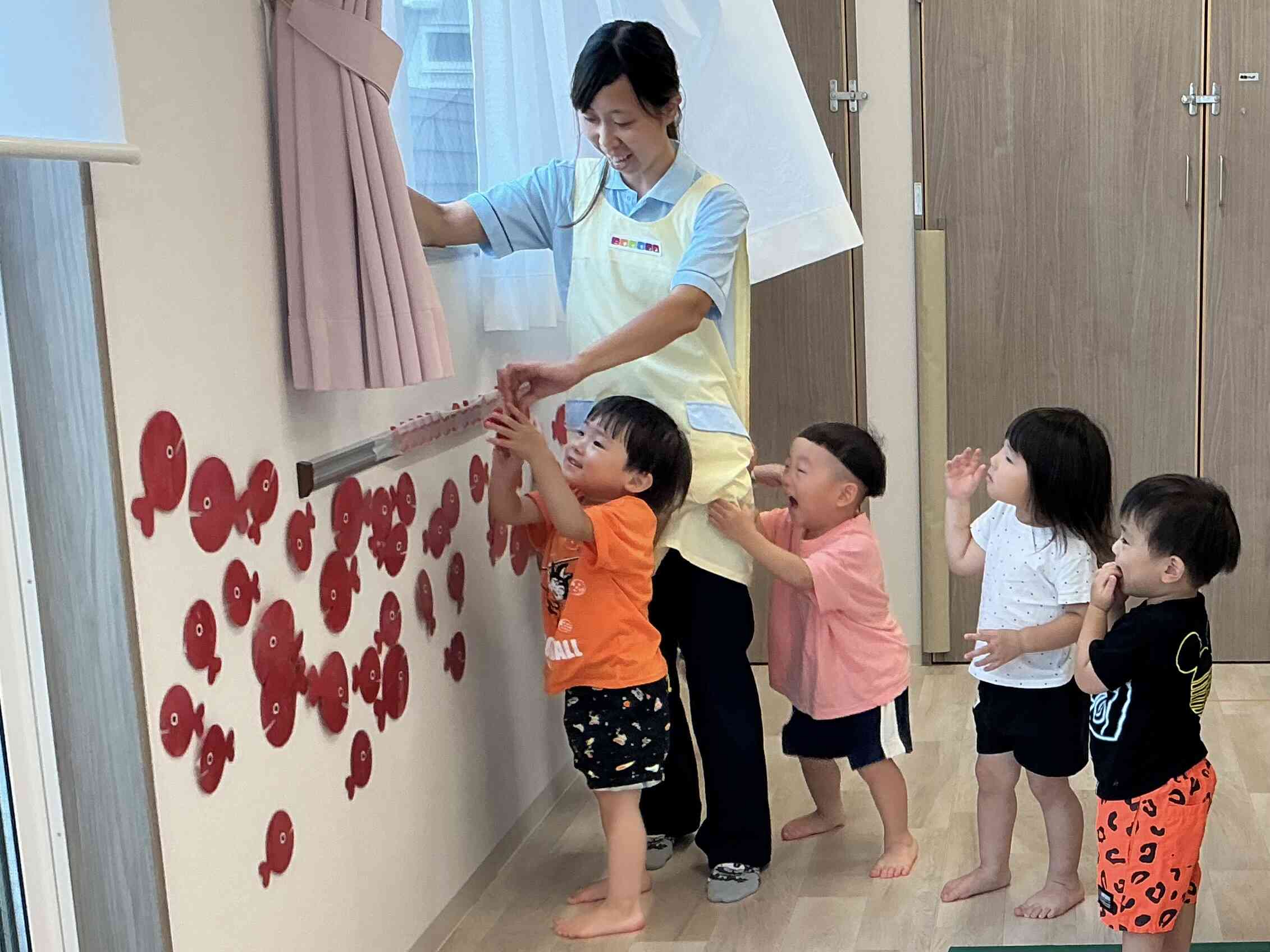 2歳児　金魚はどこだ？