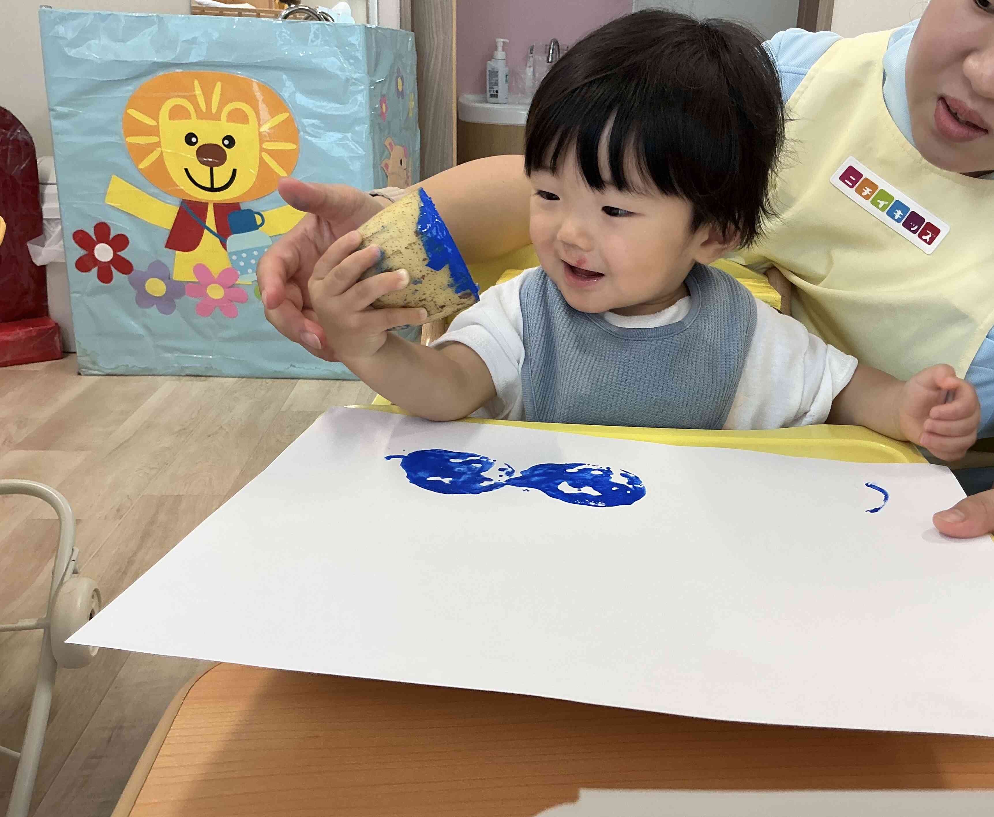 製作もしてるよ！(0歳児)