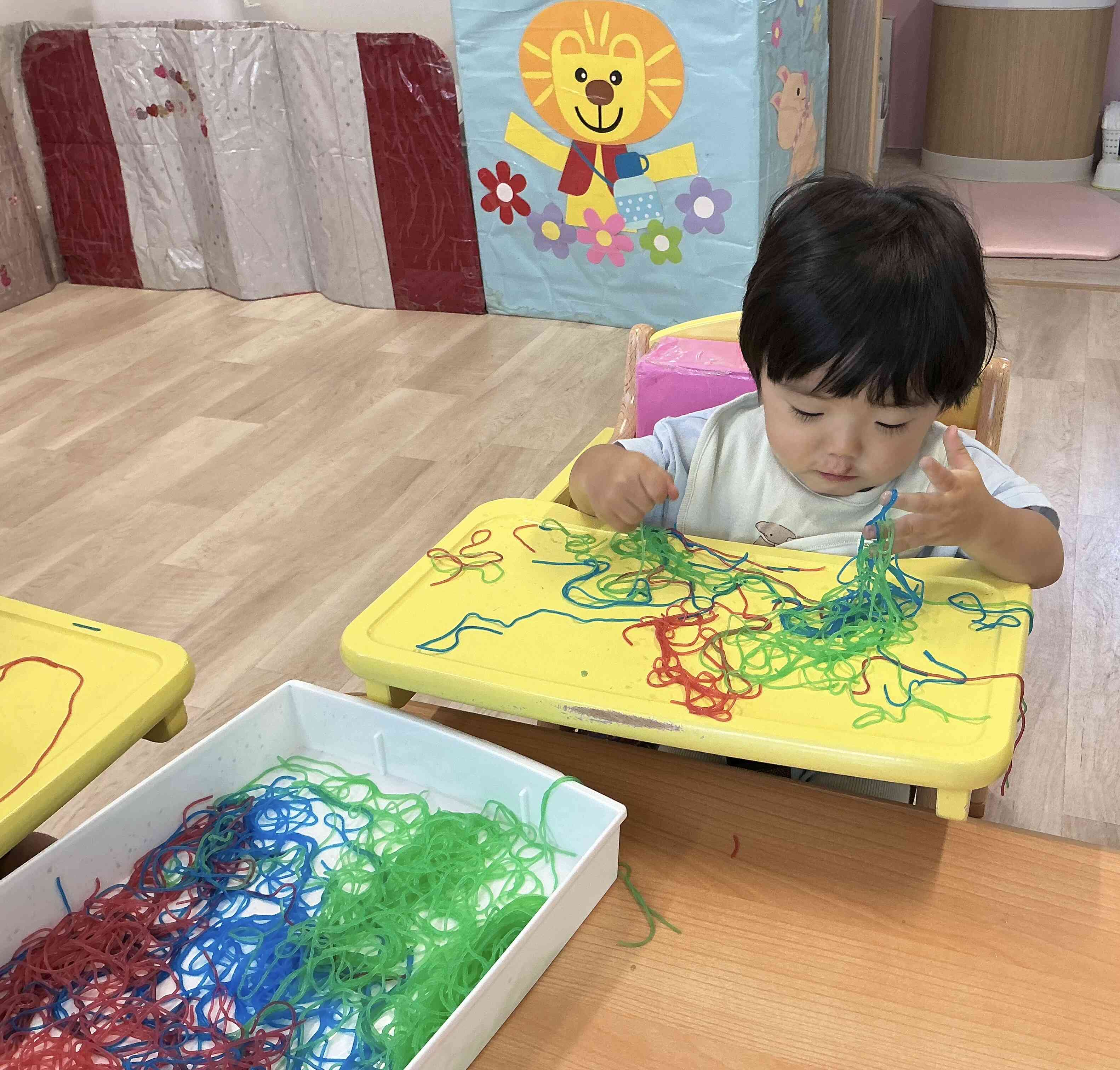 0歳児　感触あそびたのしいな！