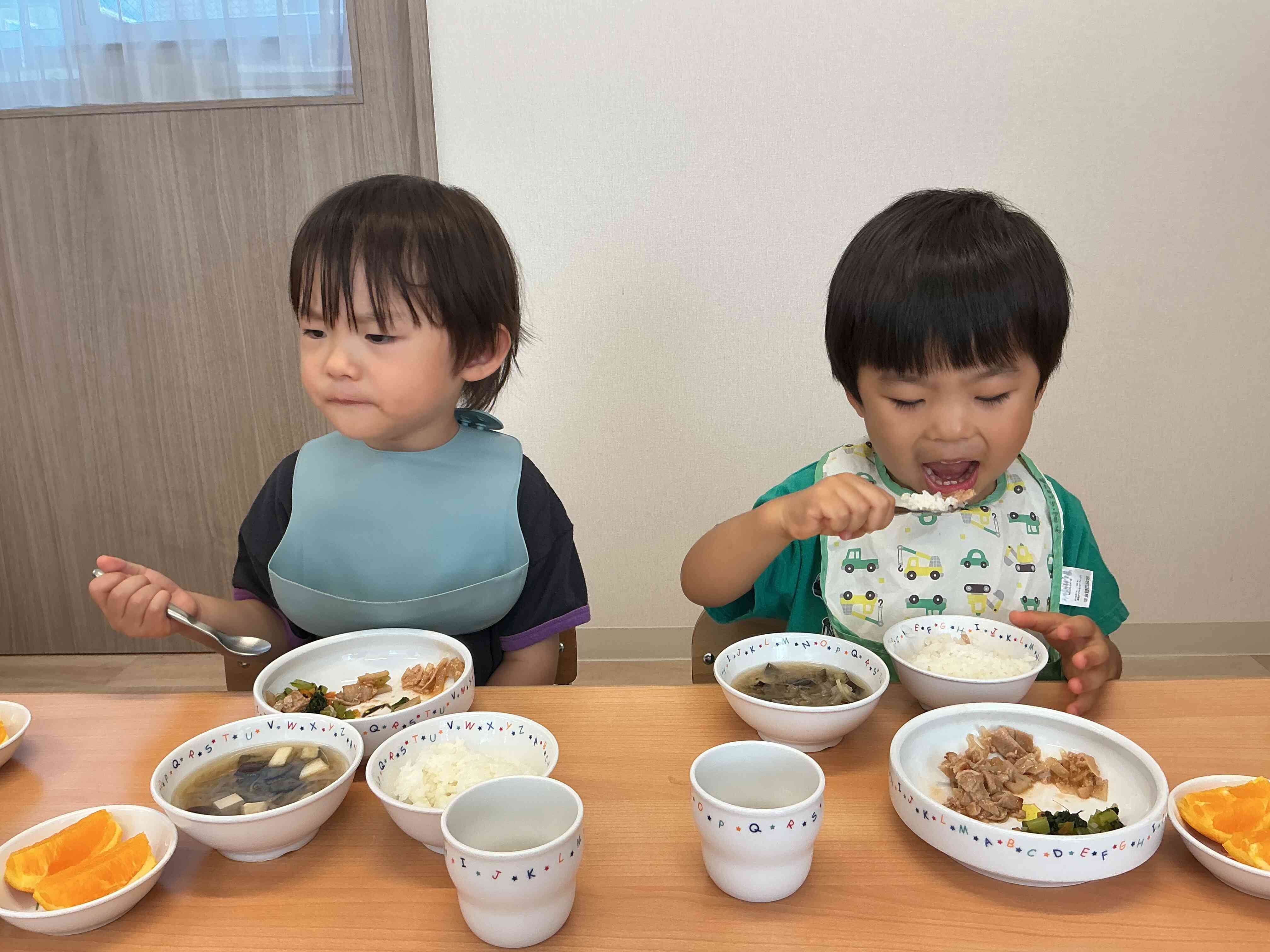 2歳児　お給食美味しいな(^○^)