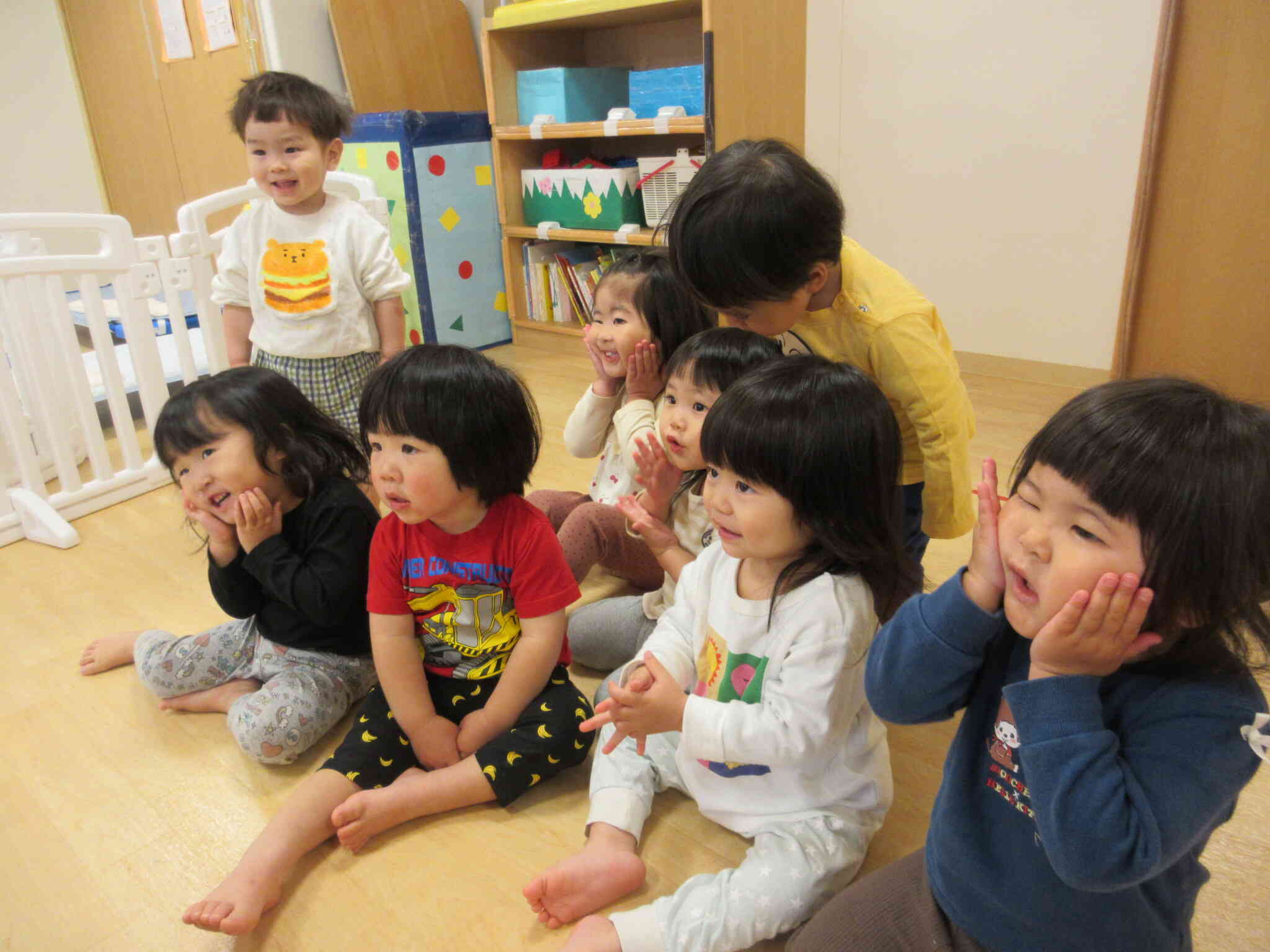かわいい宇宙人の手遊びで大盛り上がり！
