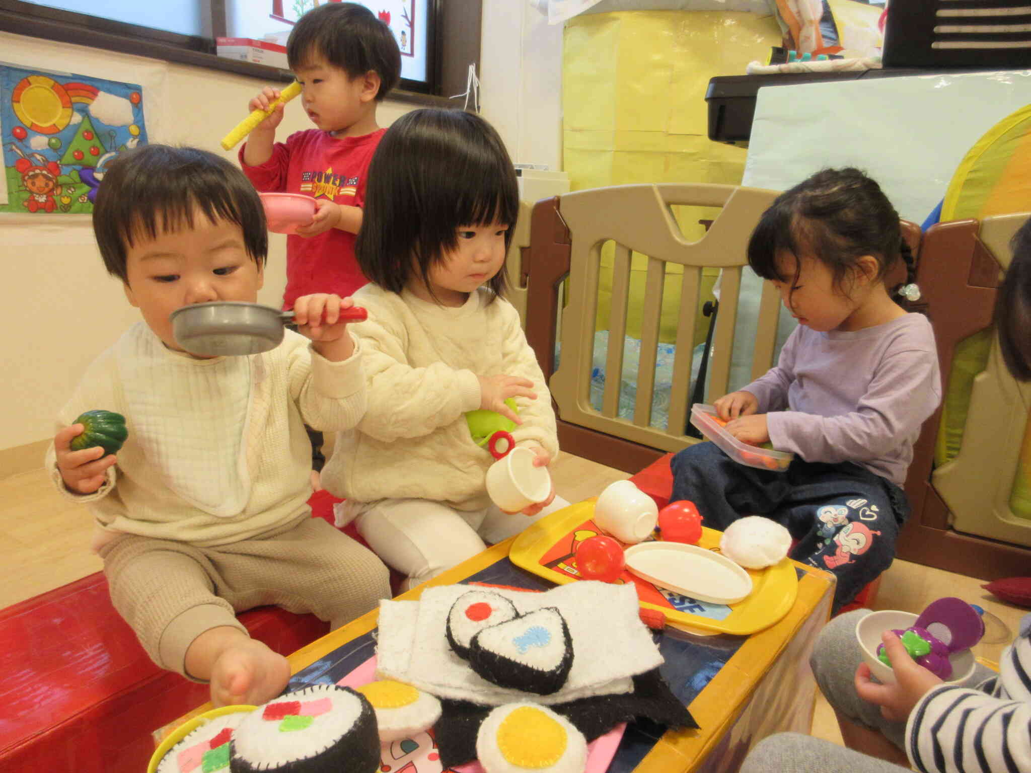 お皿を配ってもらいました