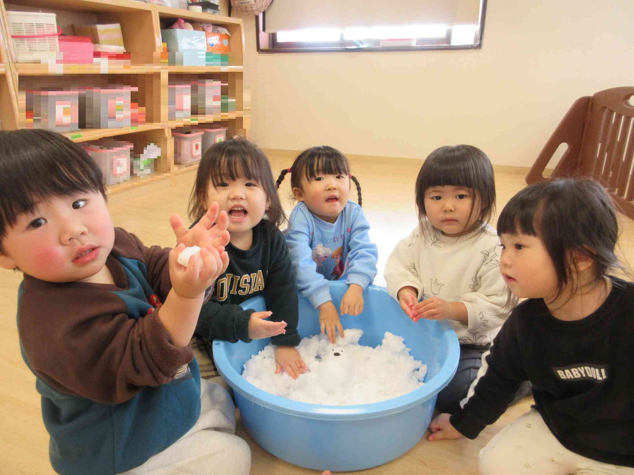 こちらは本物のゆきだるまつくろう♪