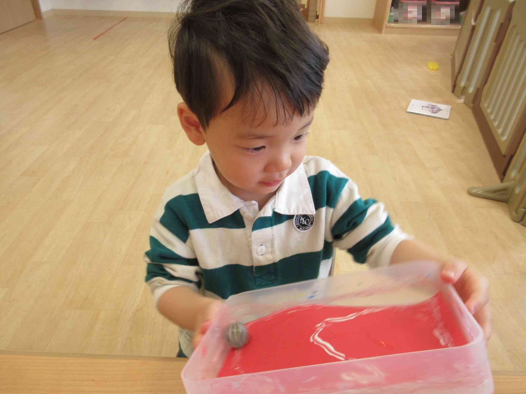 2歳児クラスの製作活動