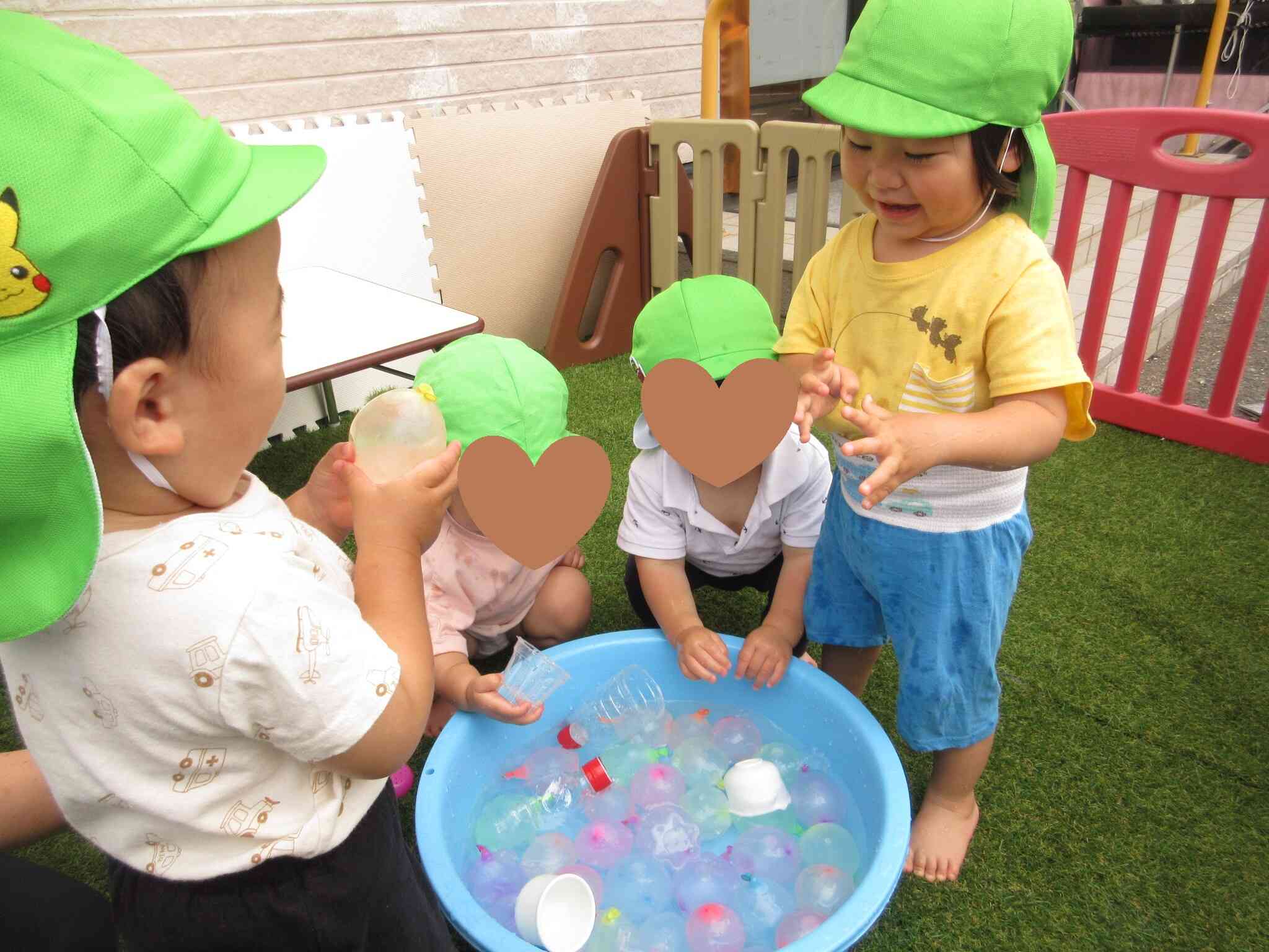 1歳児クラスのみんなも水遊び