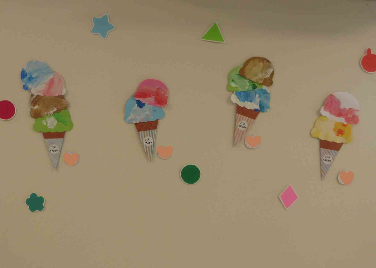 アイスクリームできました！（1歳児製作活動）