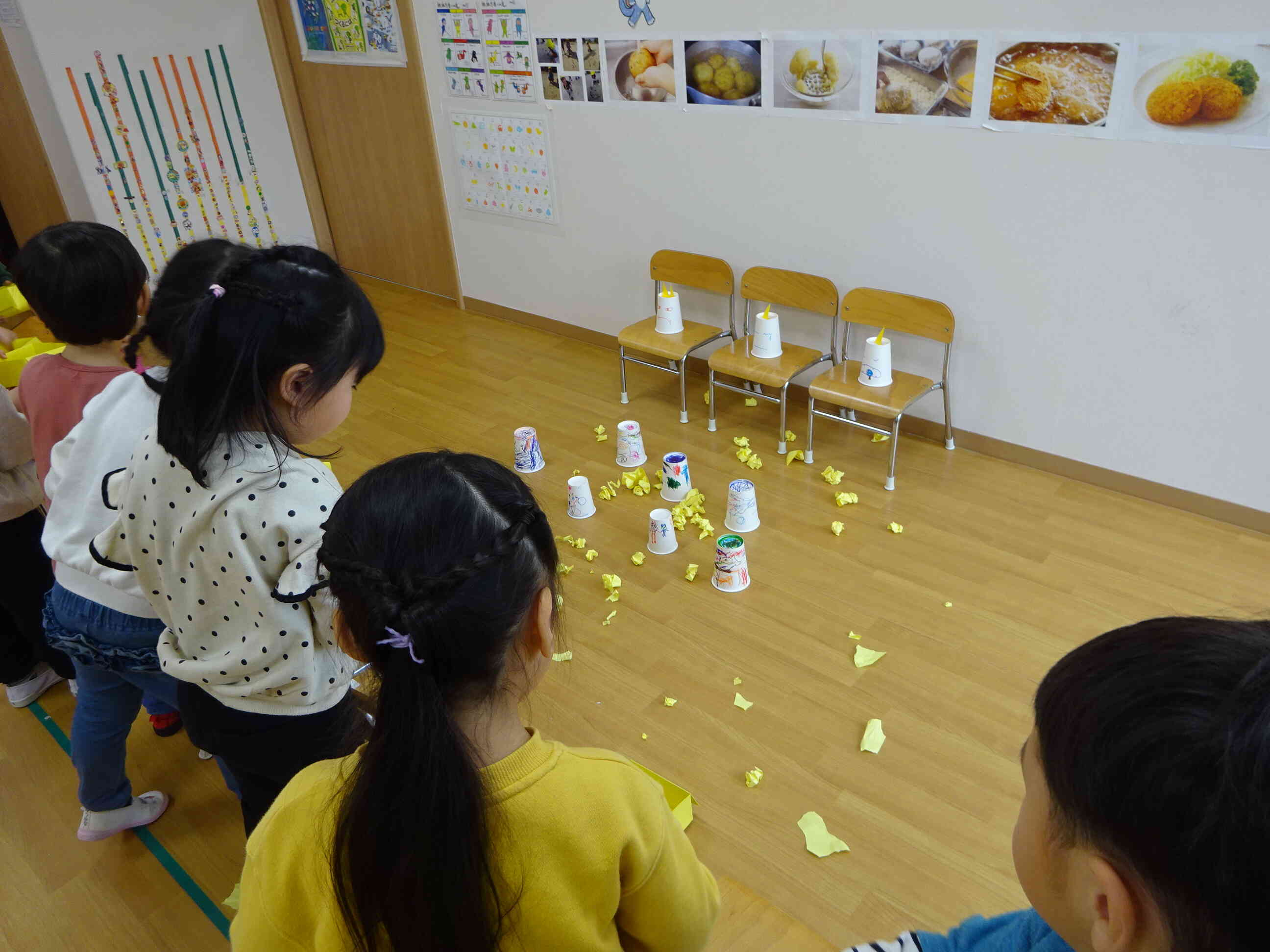 中々倒れない鬼に苦戦。お友だちが教えてくれた倒せる投げ方で力を合わせて立ち向かいます