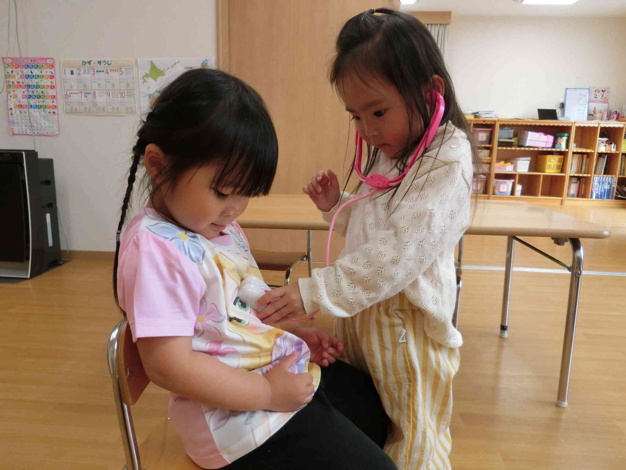 幼児クラスだけのおもちゃでも遊んだよ！「おなかポンポンしますねー？？」