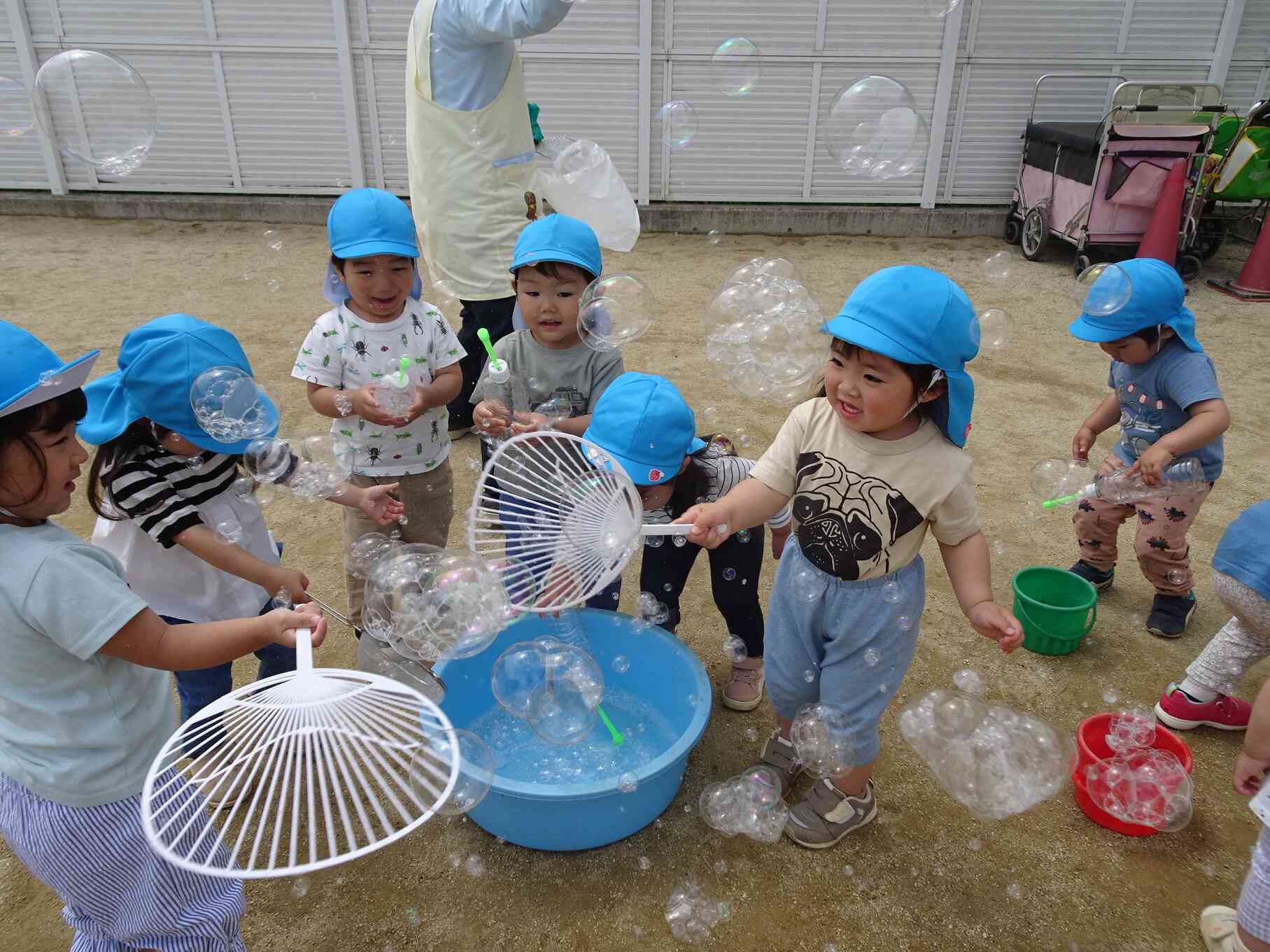 うさぎ組　しゃぼん玉遊び