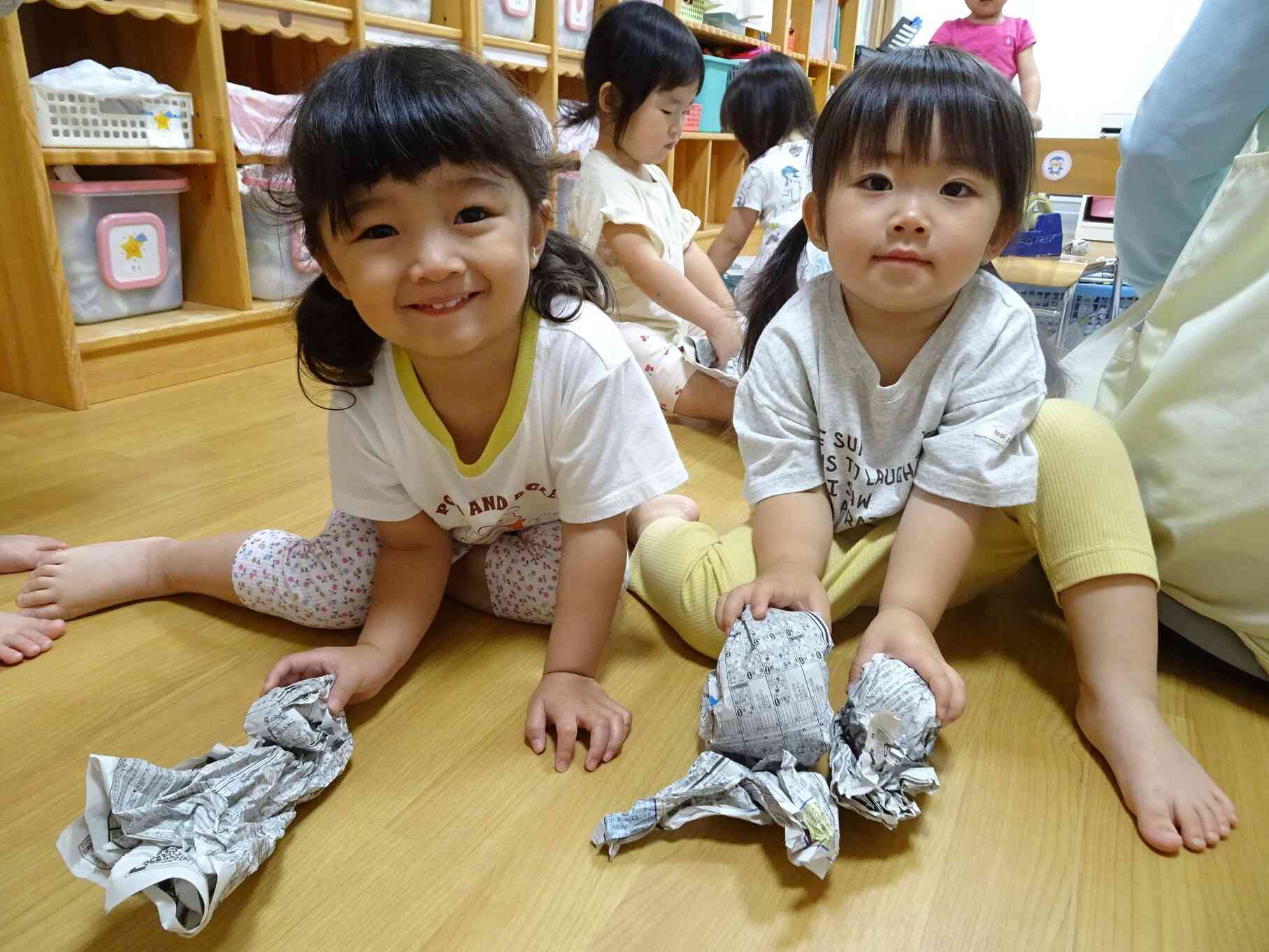 でーんでんむーしむしかーたつむり～・・・ゆっくり動かしながらお散歩遊び！