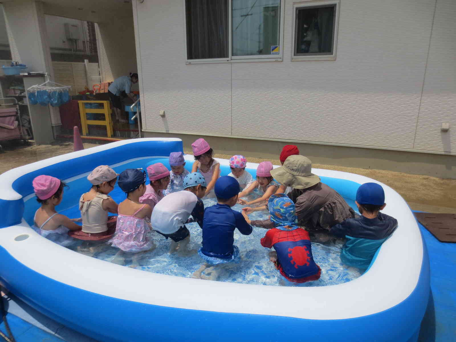 幼児組　プール遊び