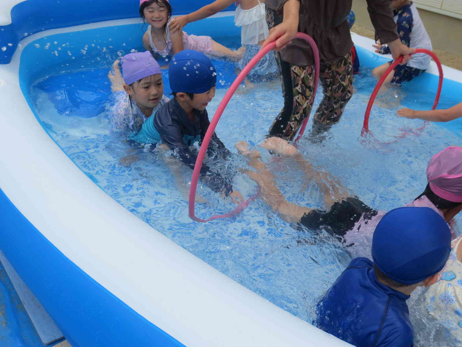 ワニさん歩きでフラフープをくぐれるかな？