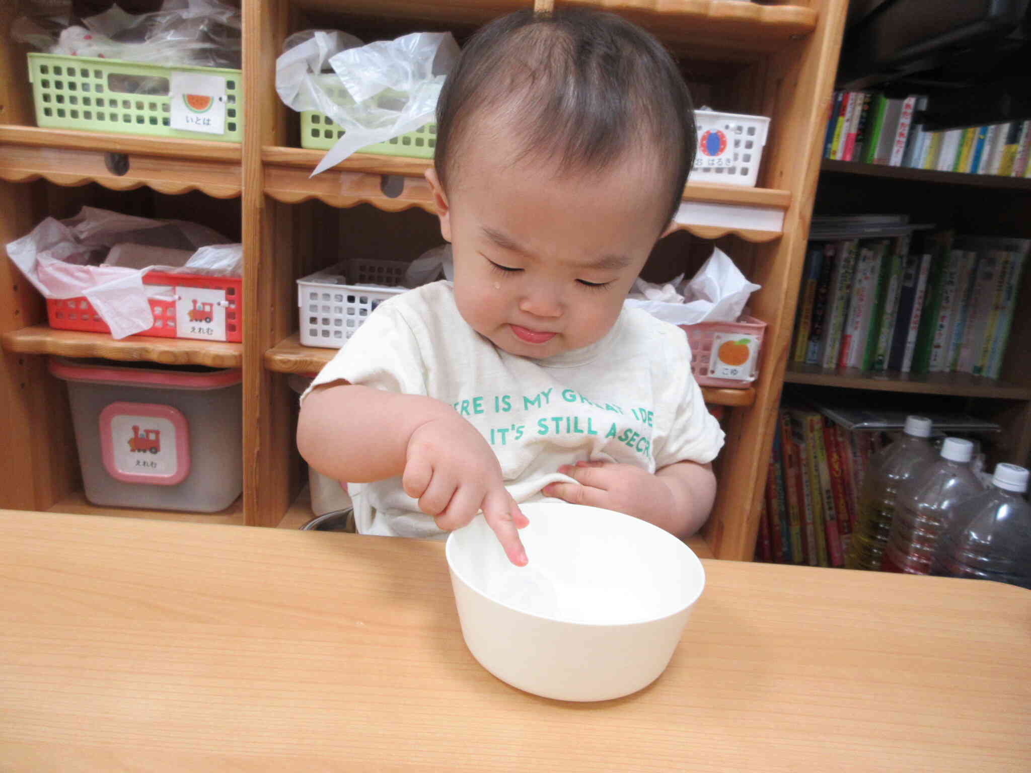 これは何だろう？慎重に触れて見よう・・・