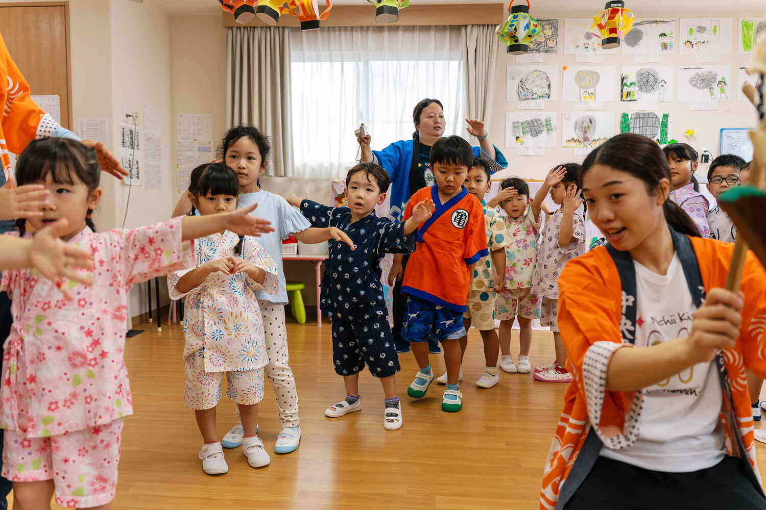 子どもたちが楽しみにしていた『夏まつり会』太鼓の音と共に、盆踊りを楽しみました。