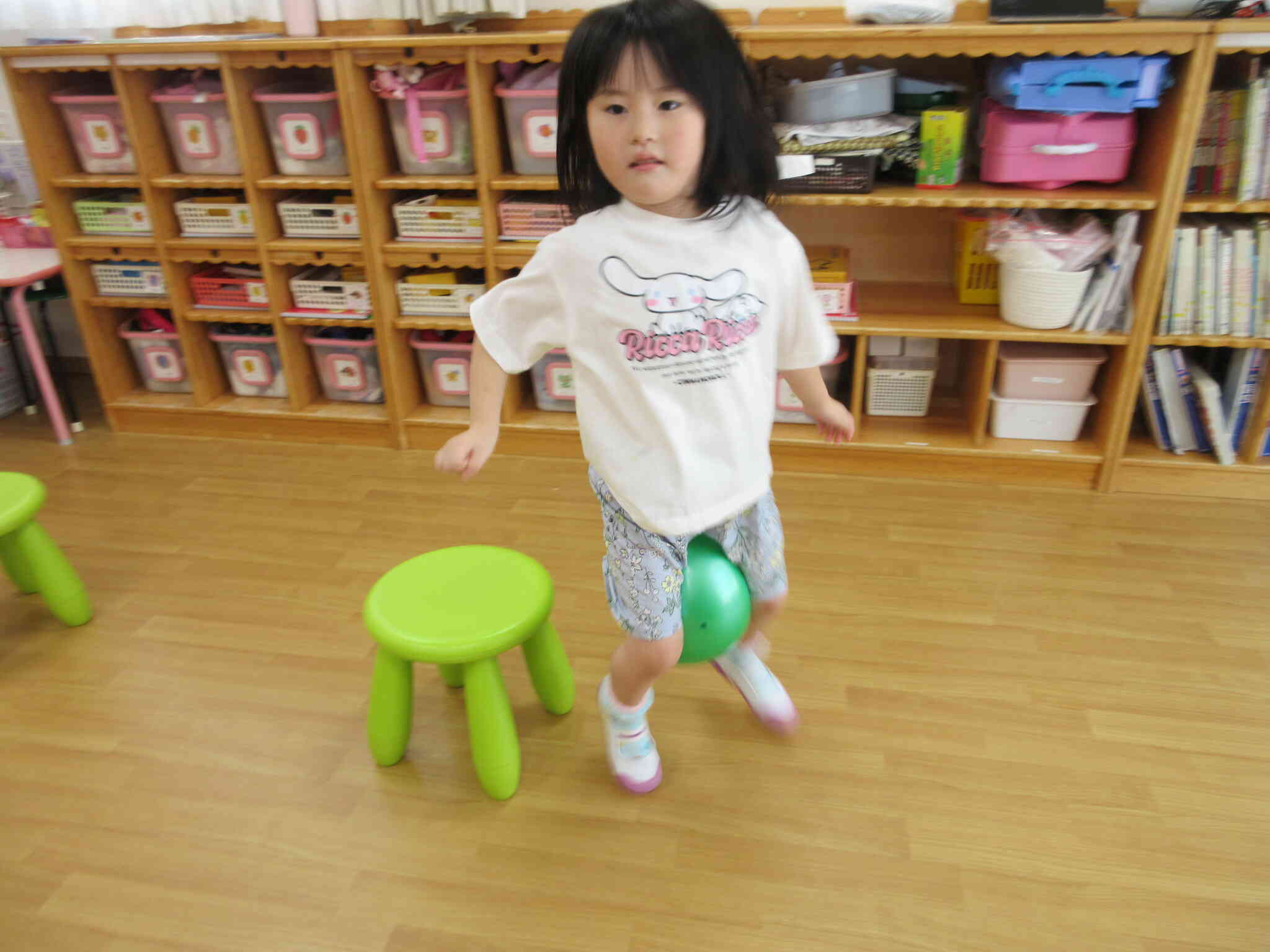 ボールを挟んでジャンプ！