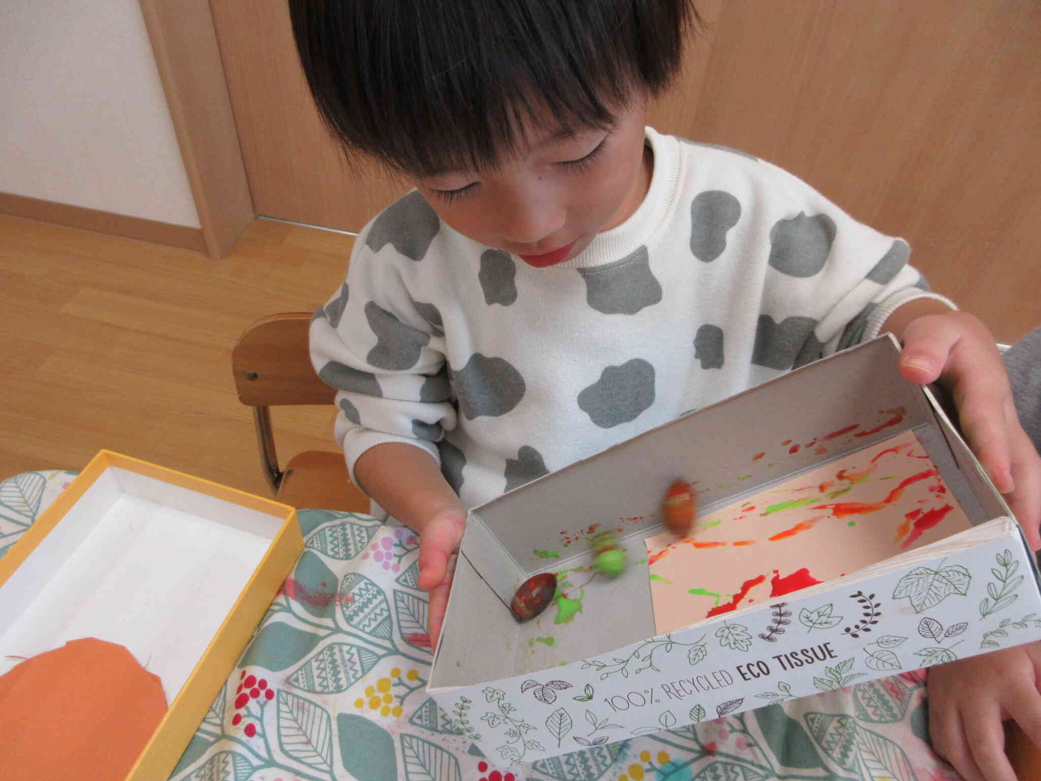 どんぐりで模様もつけれるんだよ！