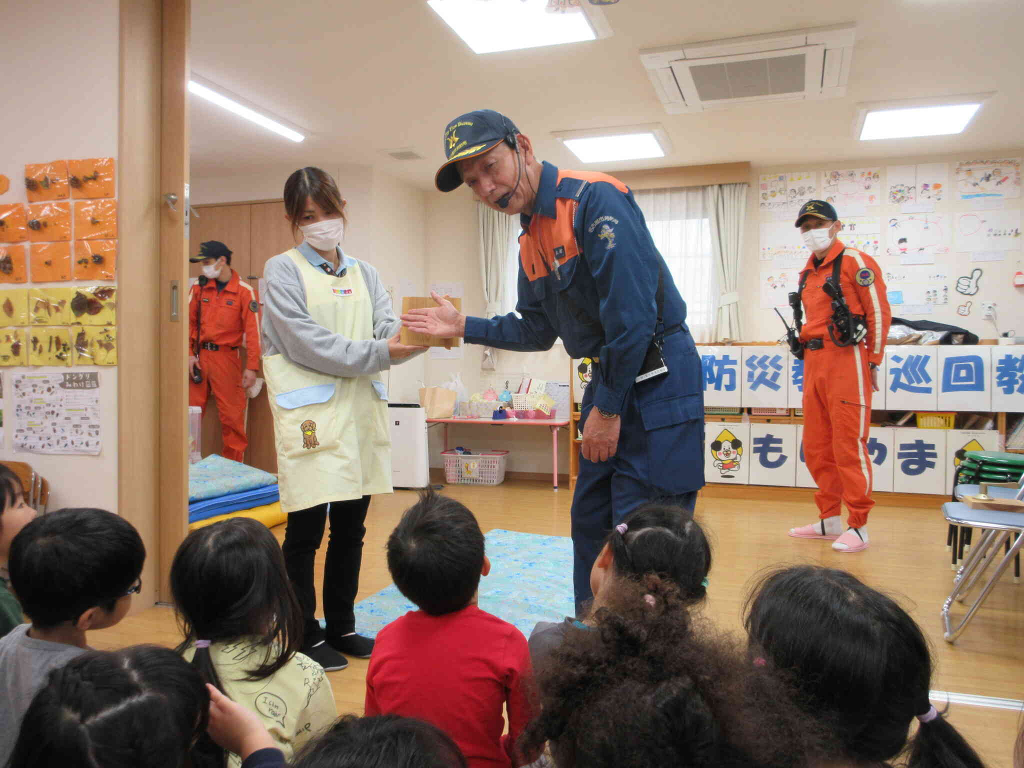 ぱんだ・きりんぐみのお友だちはクラスに戻り、５種類の体験型訓練をし、楽しみながら学ぶことができました。
