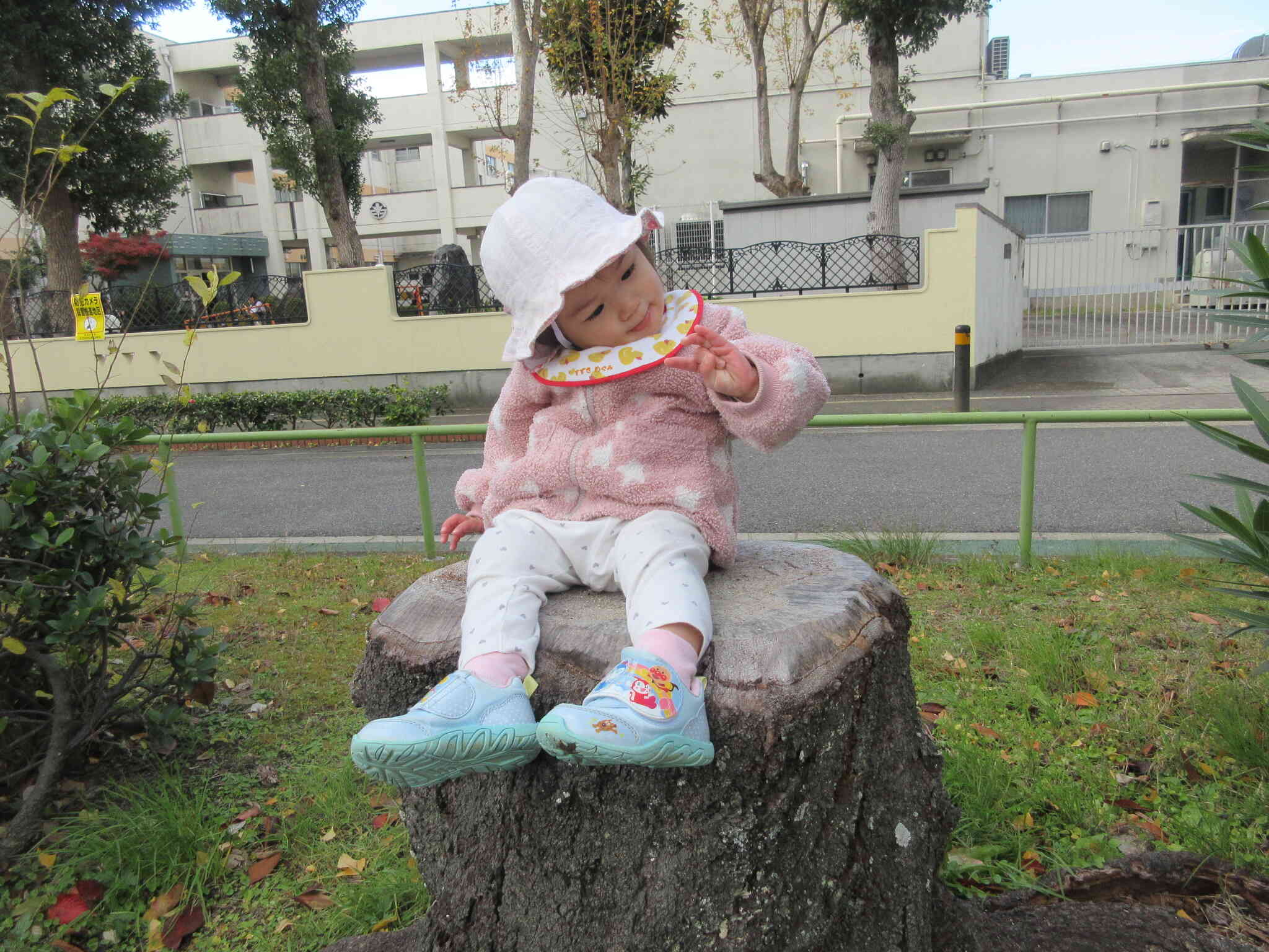 ピースはどうやってやるんだろうと考え中！！首の角度が可愛いですね～！！