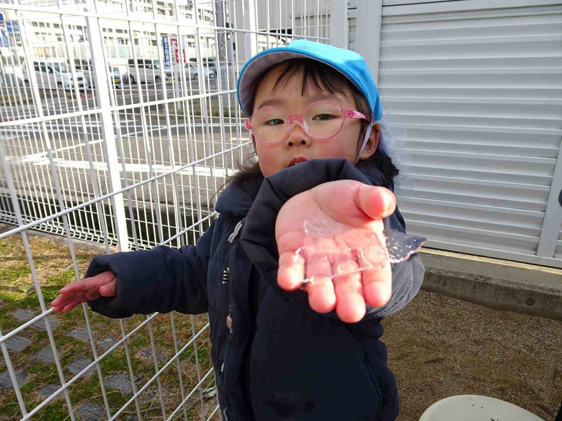 みてみて！氷があったよ！