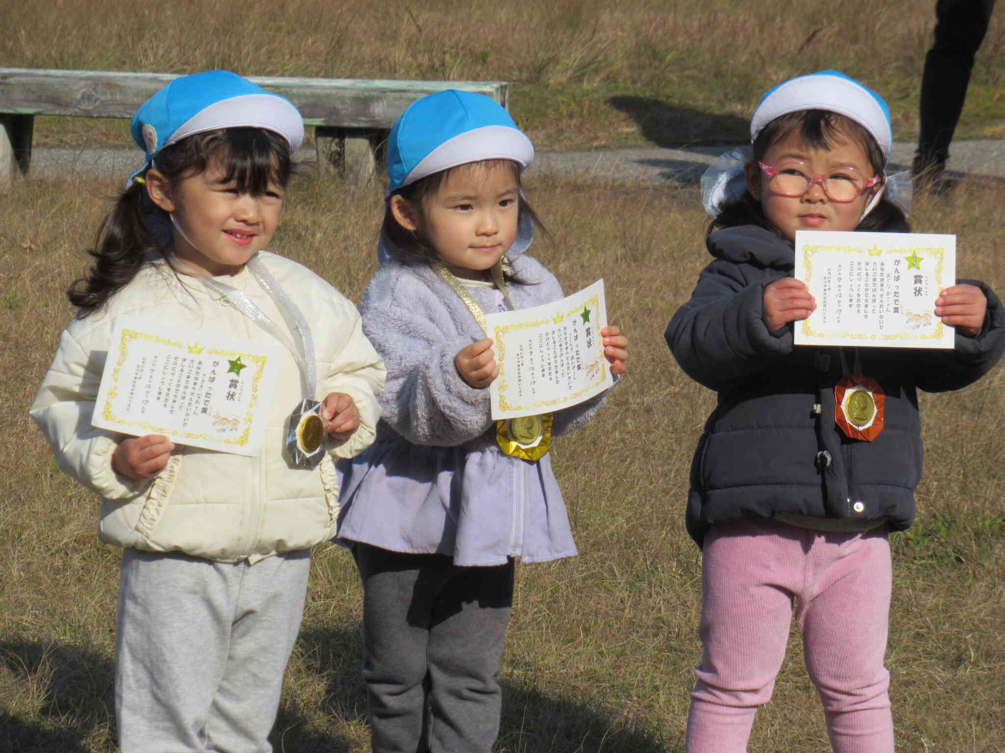 ２歳児クラスのお友だちです。　終始、ニコニコ笑顔での力走でした！