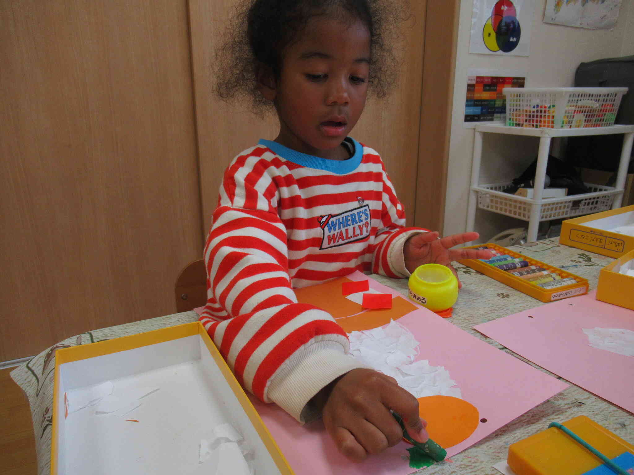 最後にみかんの葉っぱを描いて完成～