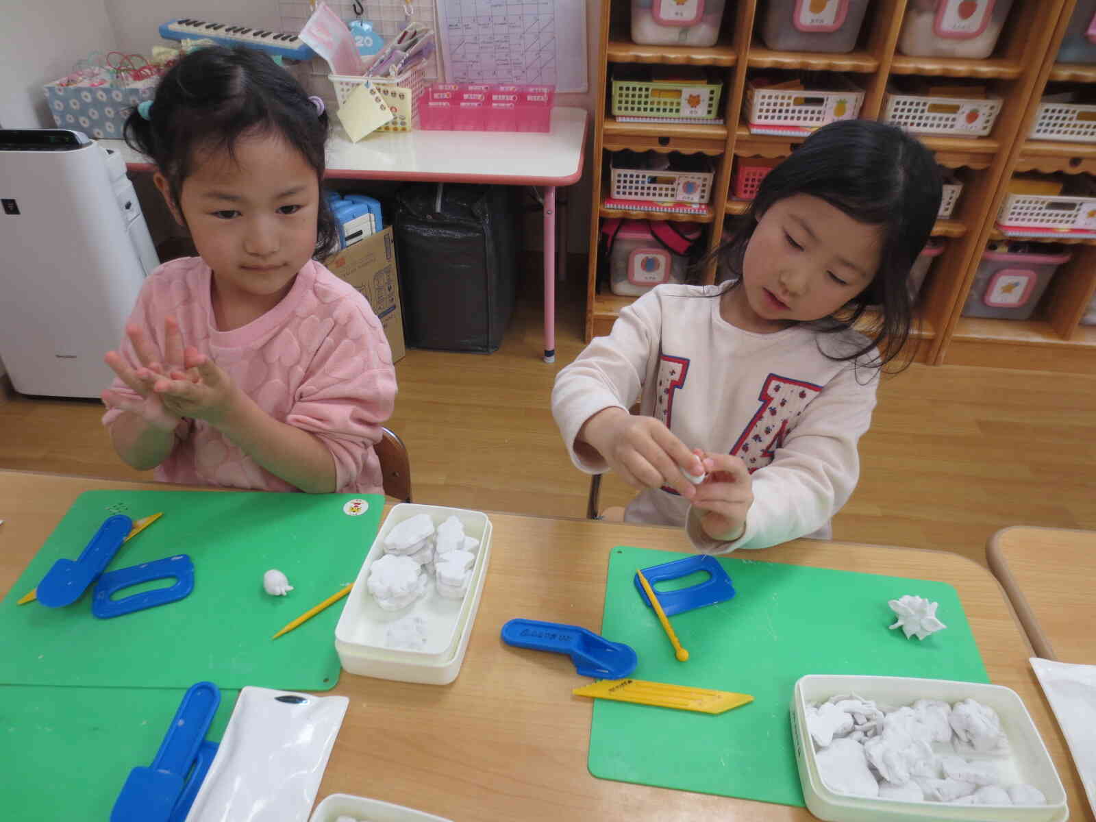 きりん組　粘土あそび