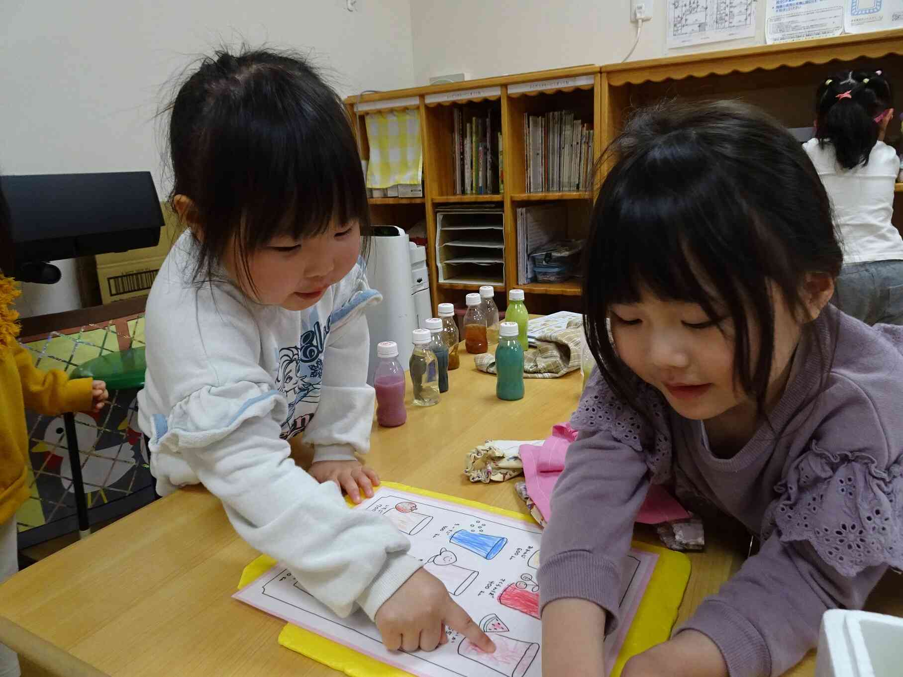 「ジュースどれにしますか～？」「スイカジュースくださーい！」