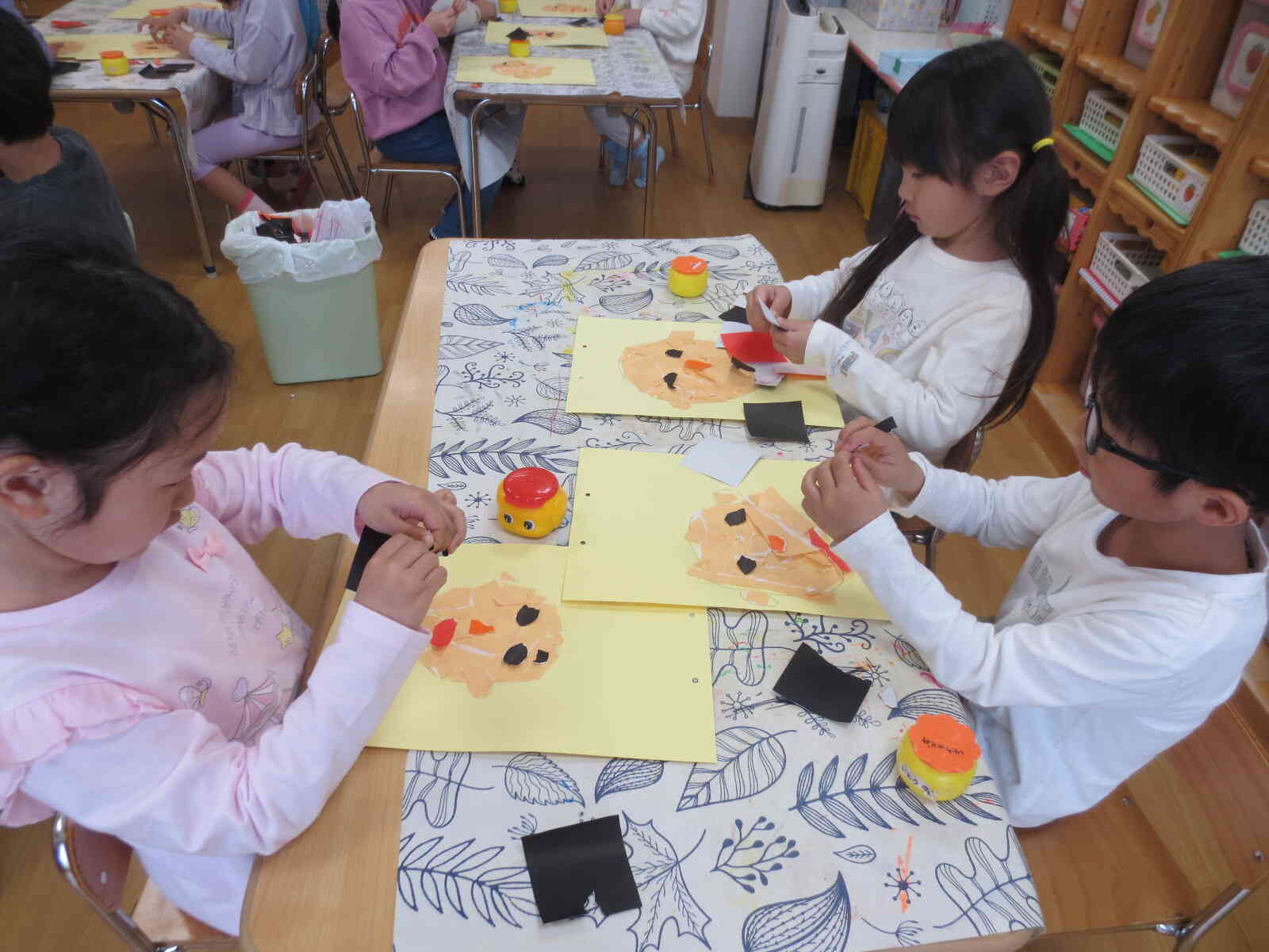 顔のパーツを作成中！