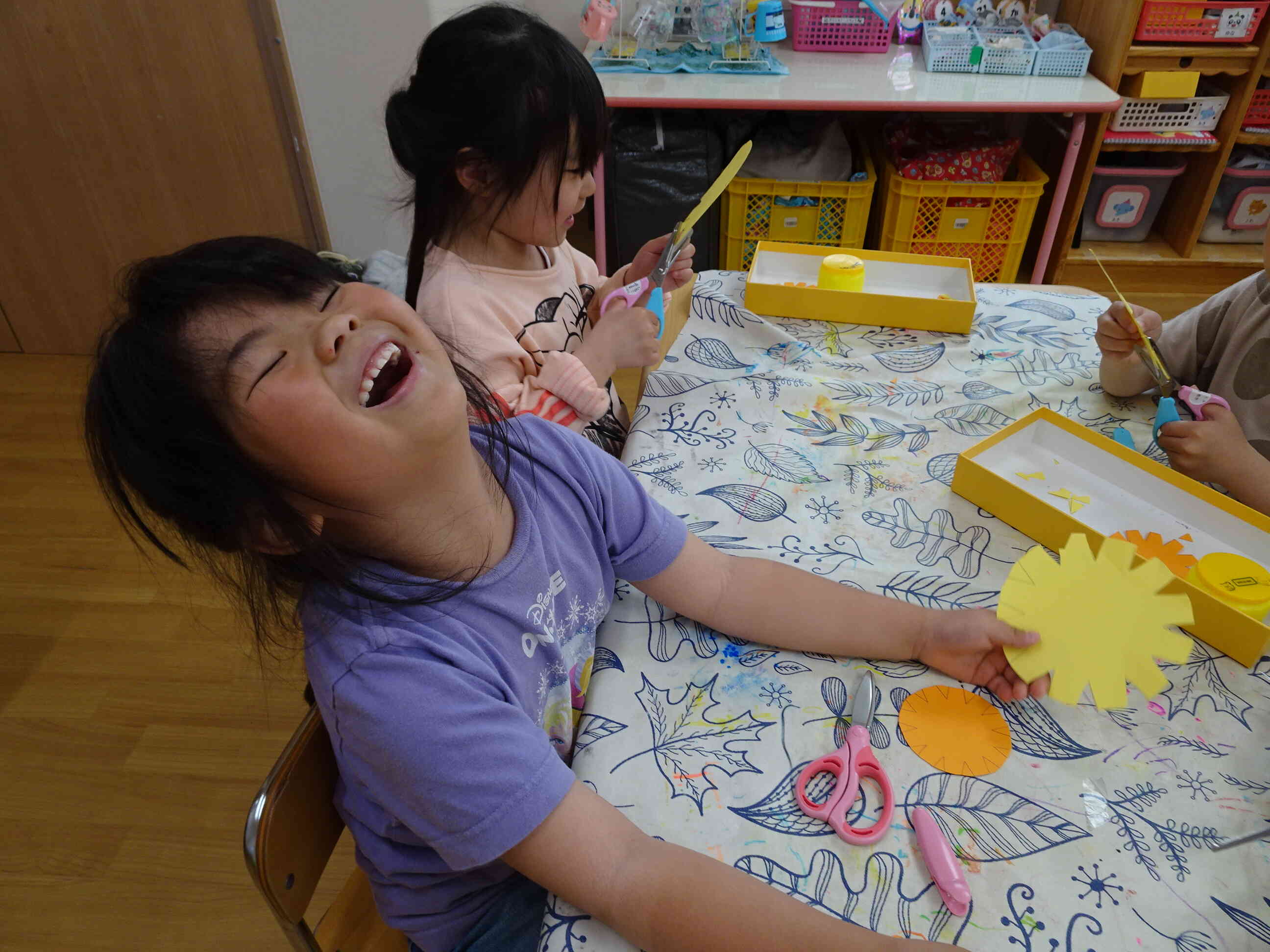 友だちと作るの楽しいね！