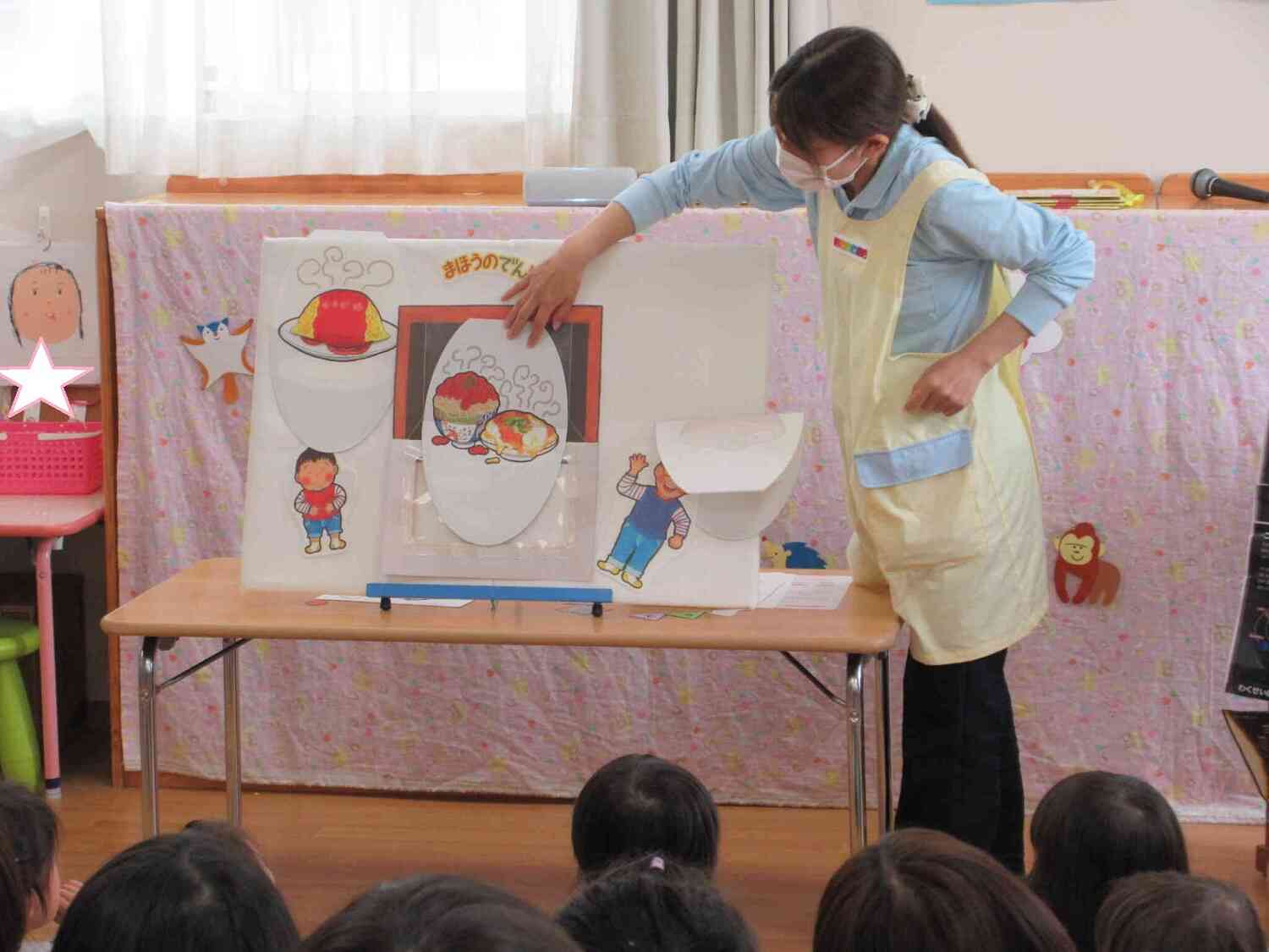 先生からの出し物。『魔法の電子レンジ』歌いながら楽しんだよ！