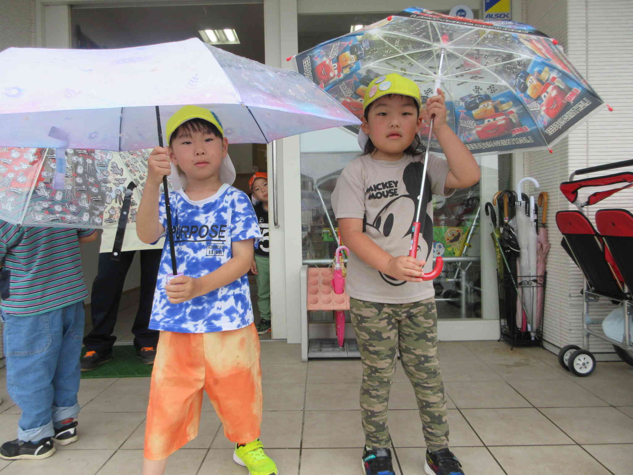 雨の日の散歩にワクワク…！