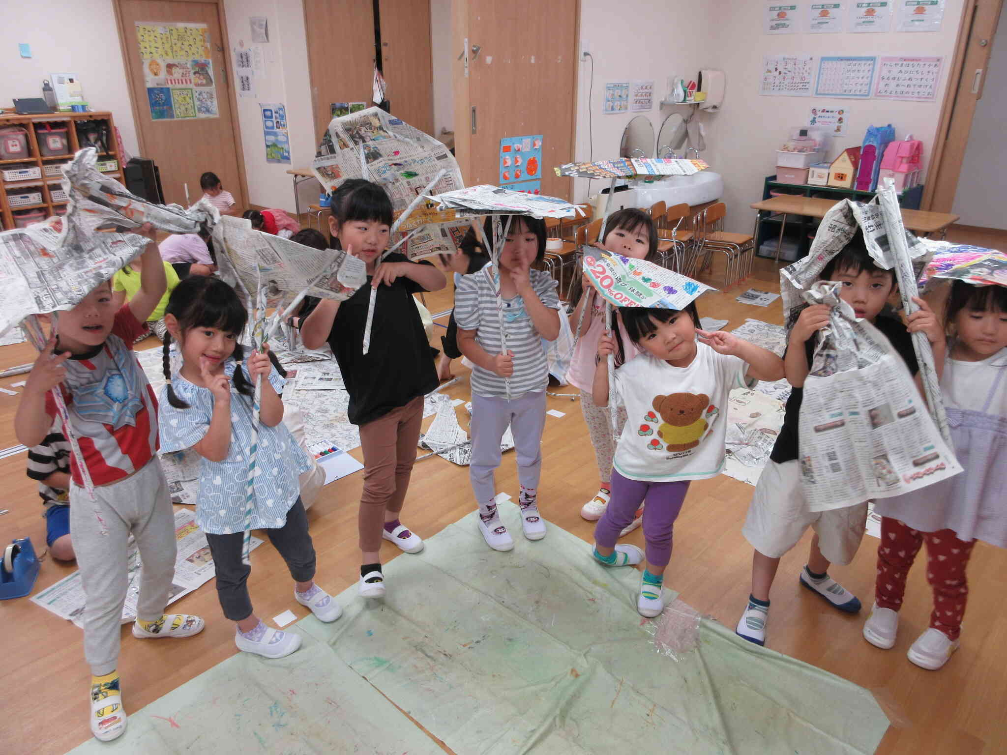 新聞で傘を作ってみました！