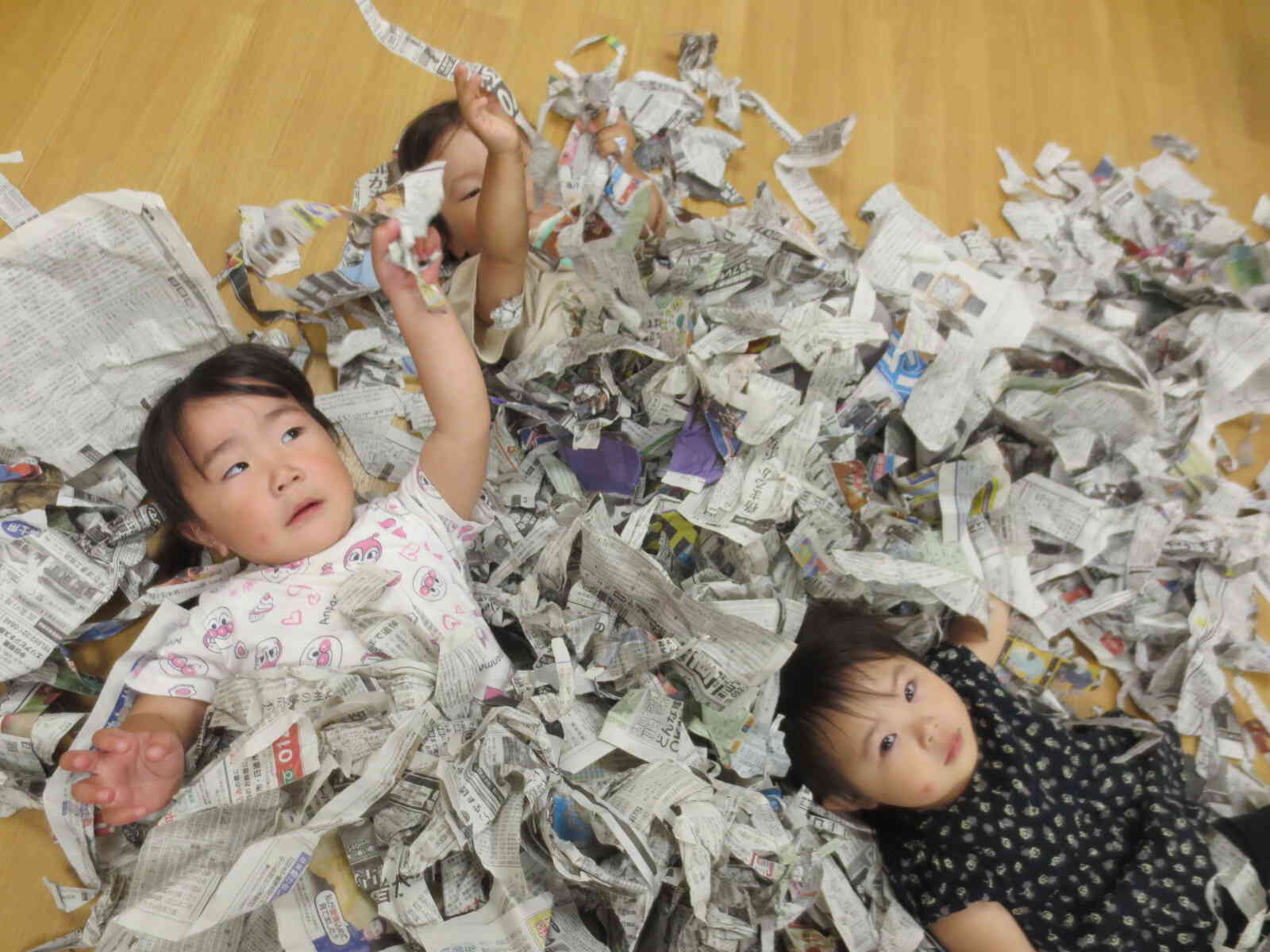 新聞紙のお布団気持ちがいいね！