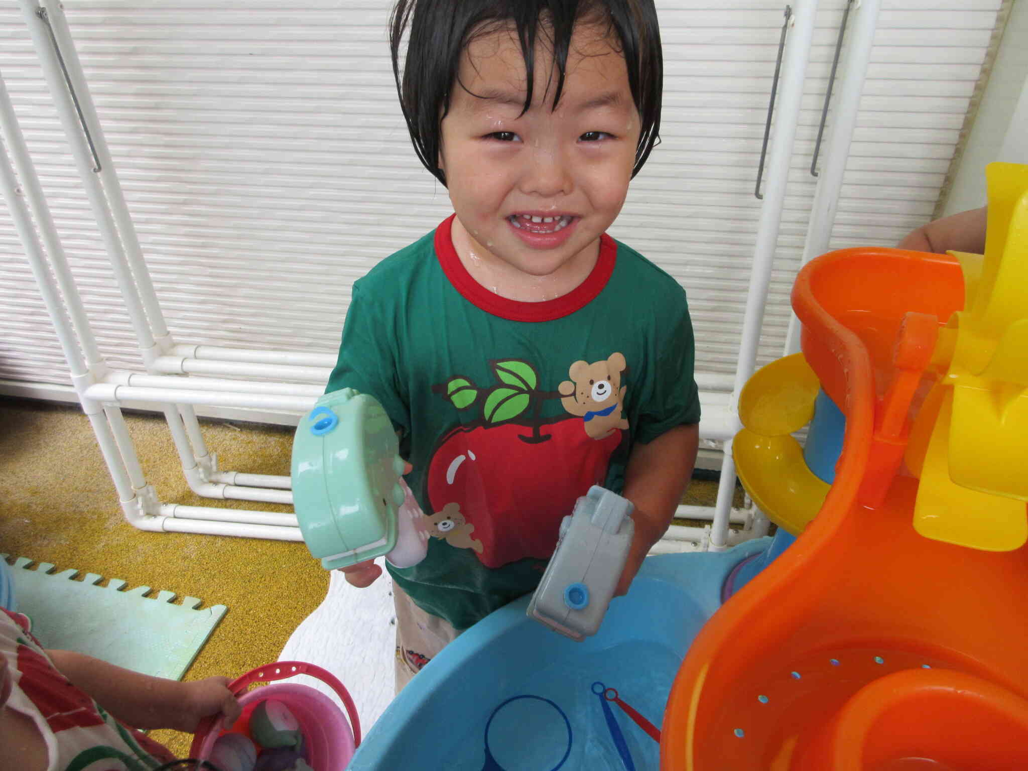 水鉄砲をシュシュシュ！！