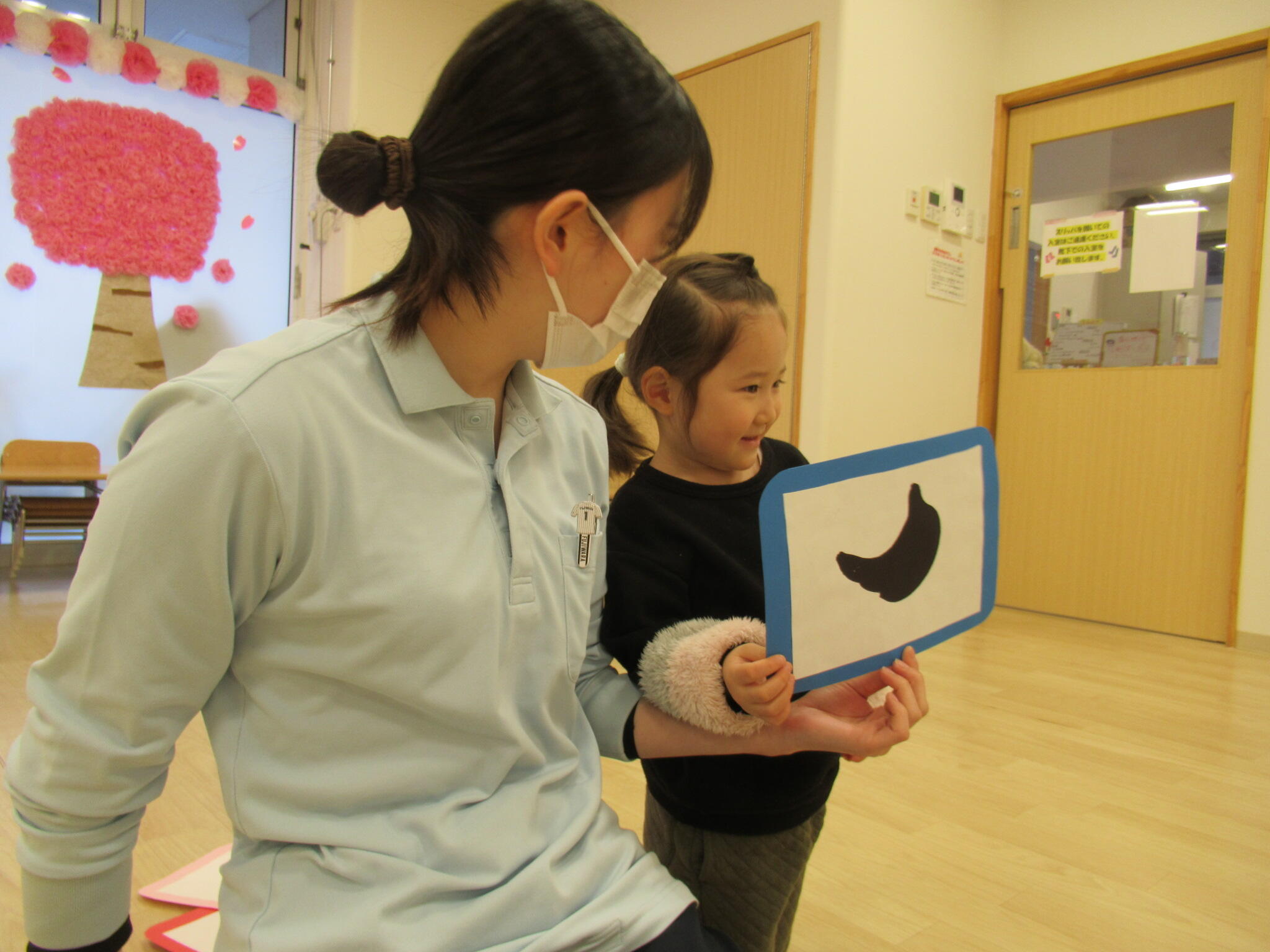 ひそひそ…先生とクイズの打ち合わせ中です！