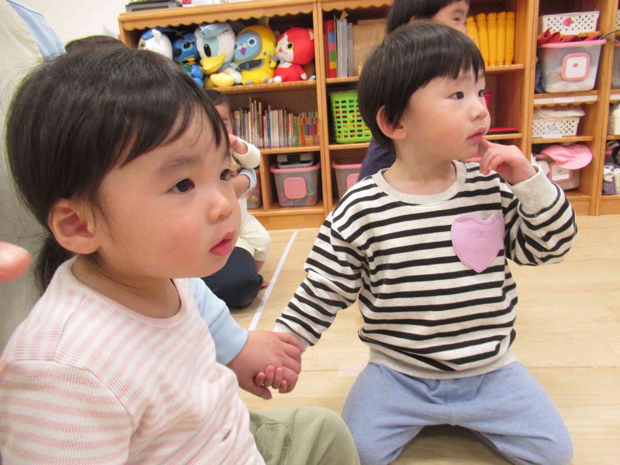 あひる組さんやひよこ組さんもとっても真剣に参加しています♪